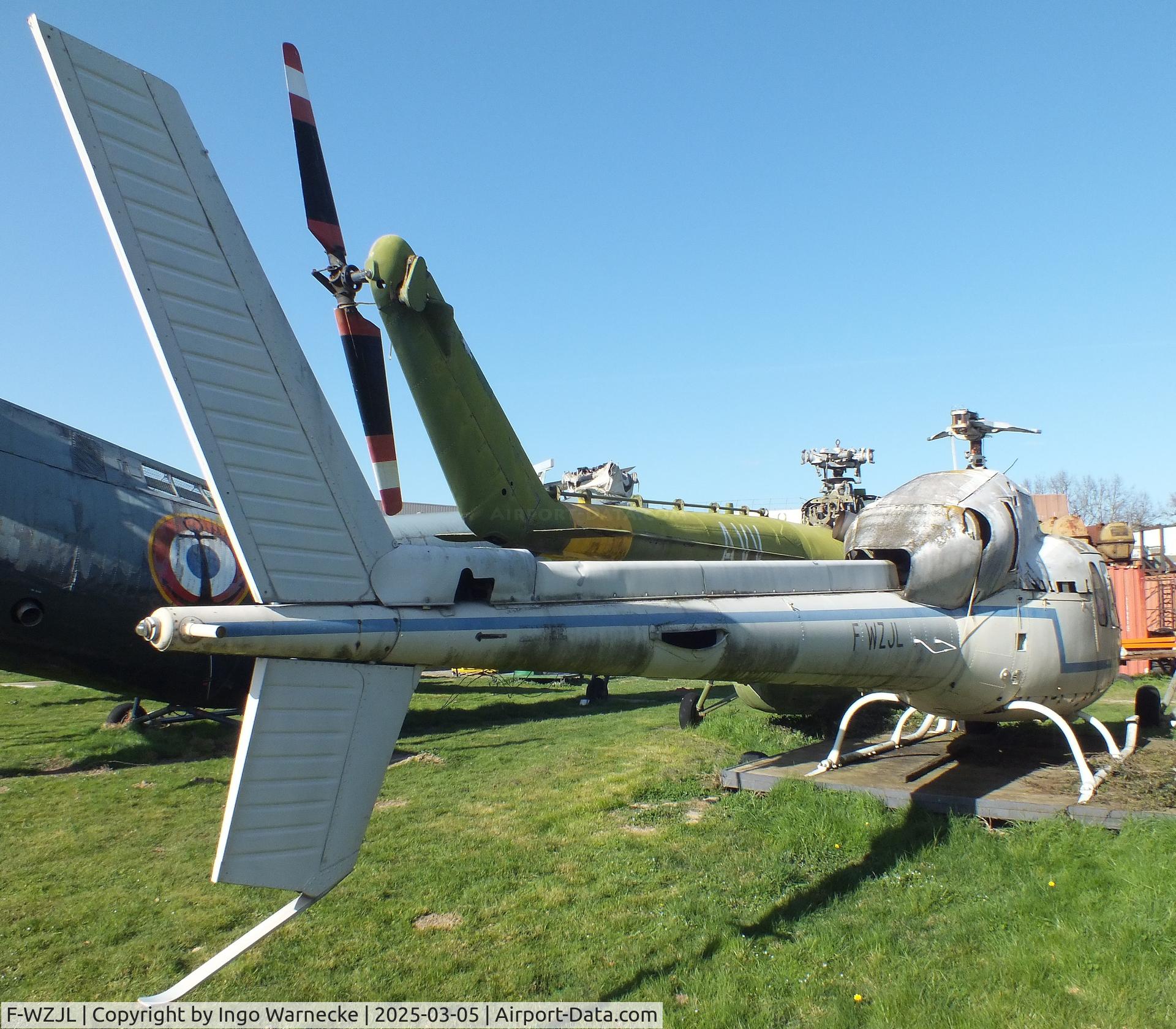 F-WZJL, Aerospatiale AS-355F-1 Ecureuil 2 C/N 5001, Aerospatiale AS.355F-1 Ecureuil 2 (minus rotors/horizontal stabilizers) at the Ailes Anciennes Toulouse Museum, Blagnac