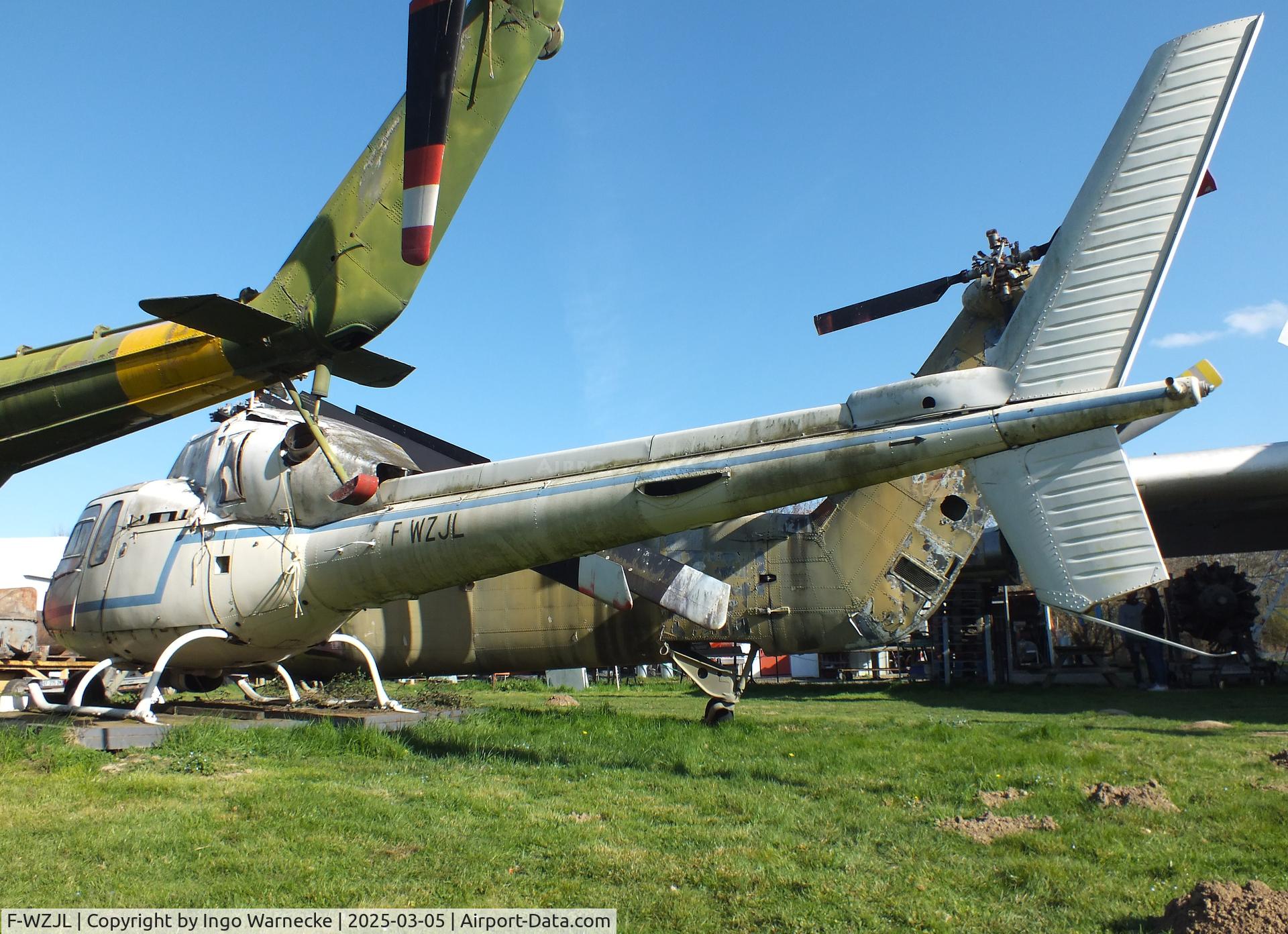 F-WZJL, Aerospatiale AS-355F-1 Ecureuil 2 C/N 5001, Aerospatiale AS.355F-1 Ecureuil 2 (minus rotors/horizontal stabilizers) at the Ailes Anciennes Toulouse Museum, Blagnac