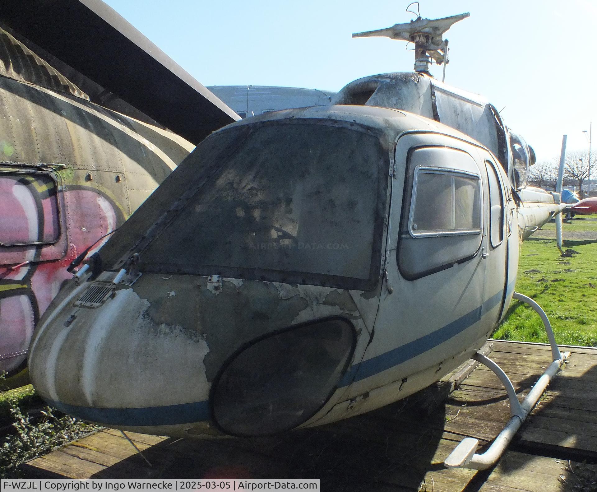 F-WZJL, Aerospatiale AS-355F-1 Ecureuil 2 C/N 5001, Aerospatiale AS.355F-1 Ecureuil 2 (minus rotors/horizontal stabilizers) at the Ailes Anciennes Toulouse Museum, Blagnac