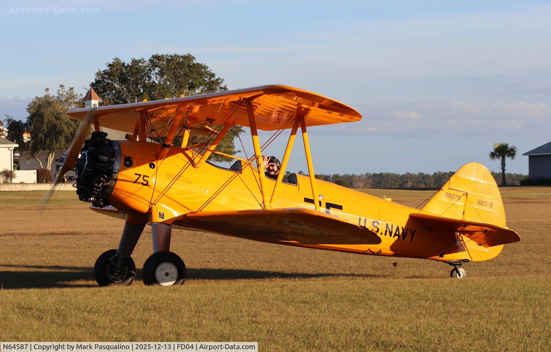 N64587, 1943 Boeing B75N1 C/N 75-7900, Stearman