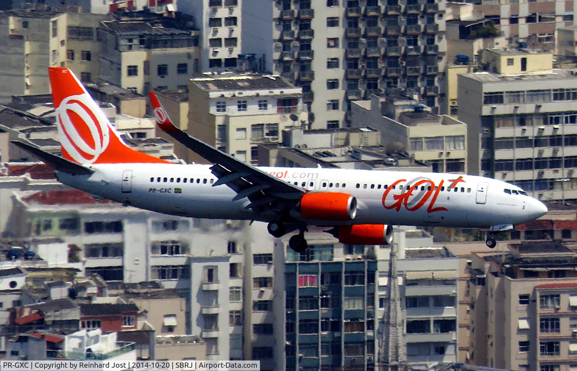 PR-GXC, Boeing 737-8EH(WL) C/N 38616, GOL Boeing 737 PR-GXC, build 2013, turns into final for Santos Dumont Airport, Rio de Janeiro, Brasil