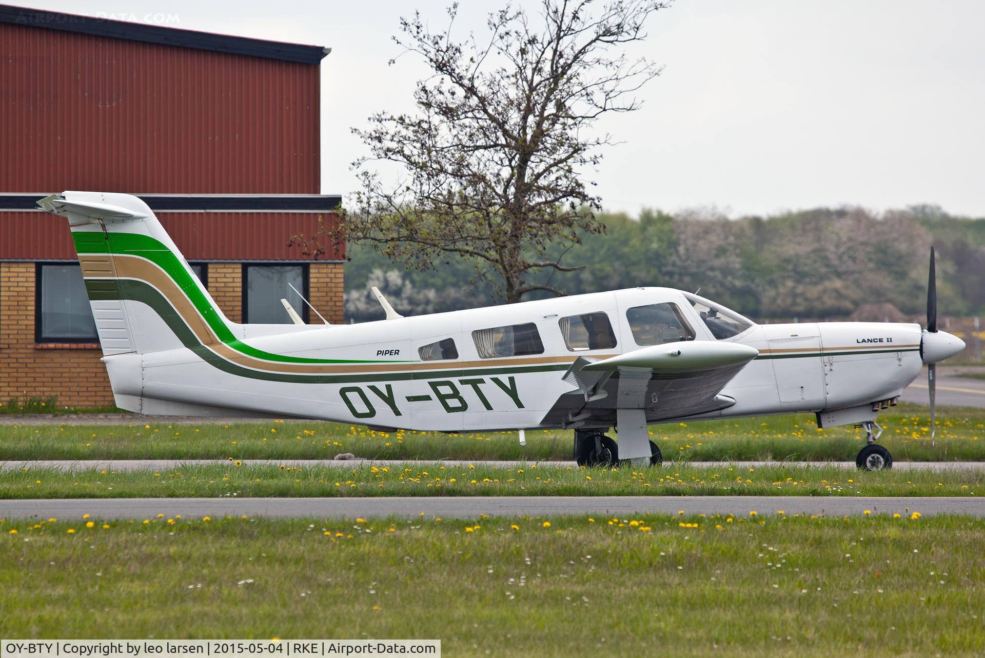 OY-BTY, 1978 Piper PA-32RT-300 Lance II C/N 32R-7885038, Roskilde 4.5.2015