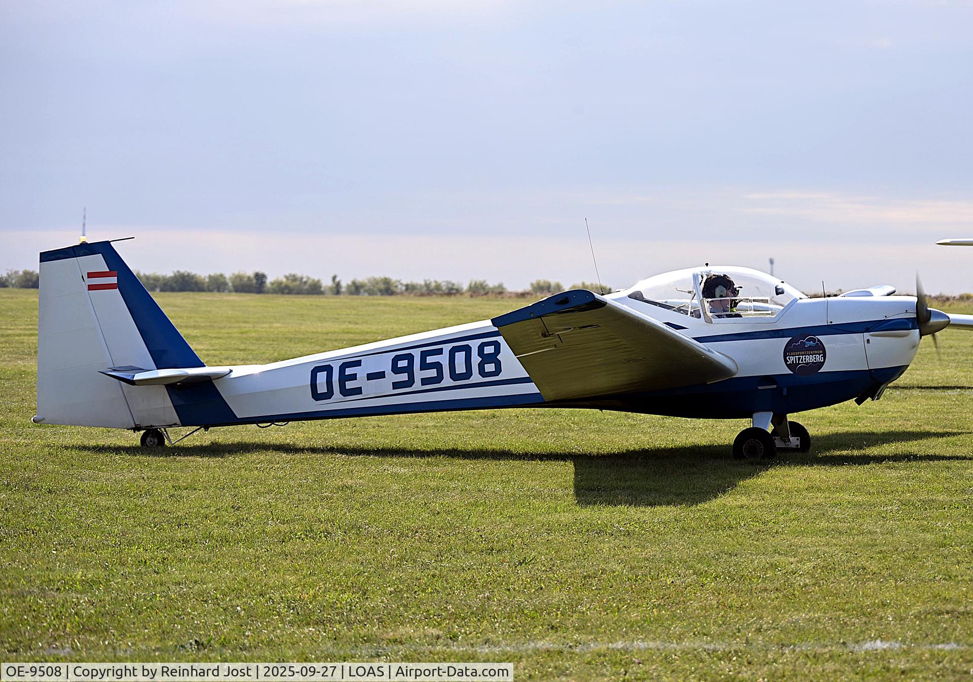 OE-9508, Scheibe SF-25C Falke C/N 44291, With Flugsportzentrum Spitzerberg sticker at the Flugplatzfest Spitzerberg, Austria