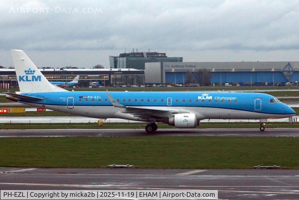 PH-EZL, 2010 Embraer 190LR (ERJ-190-100LR) C/N 19000334, Taxiing