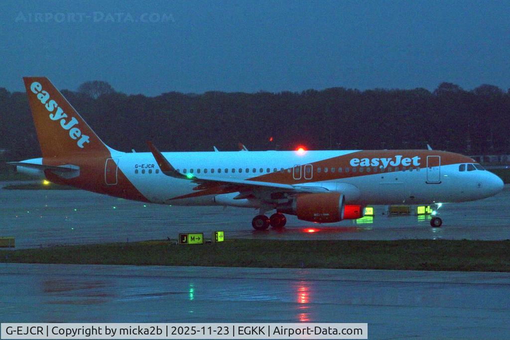 G-EJCR, 2014 Airbus A320-216 C/N 6282, Taxiing