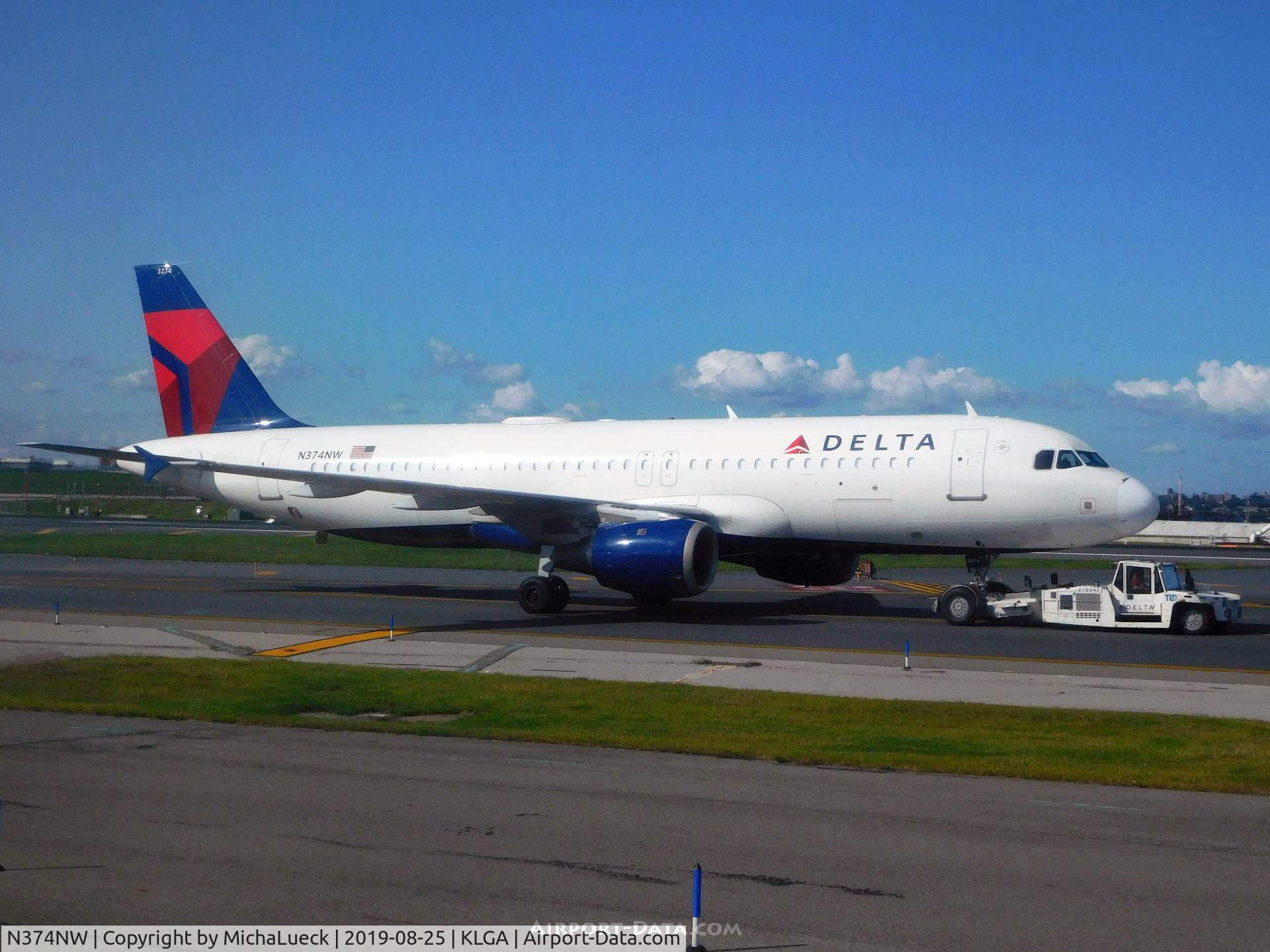 N374NW, 2001 Airbus A320-212 C/N 1646, At LaGuardia