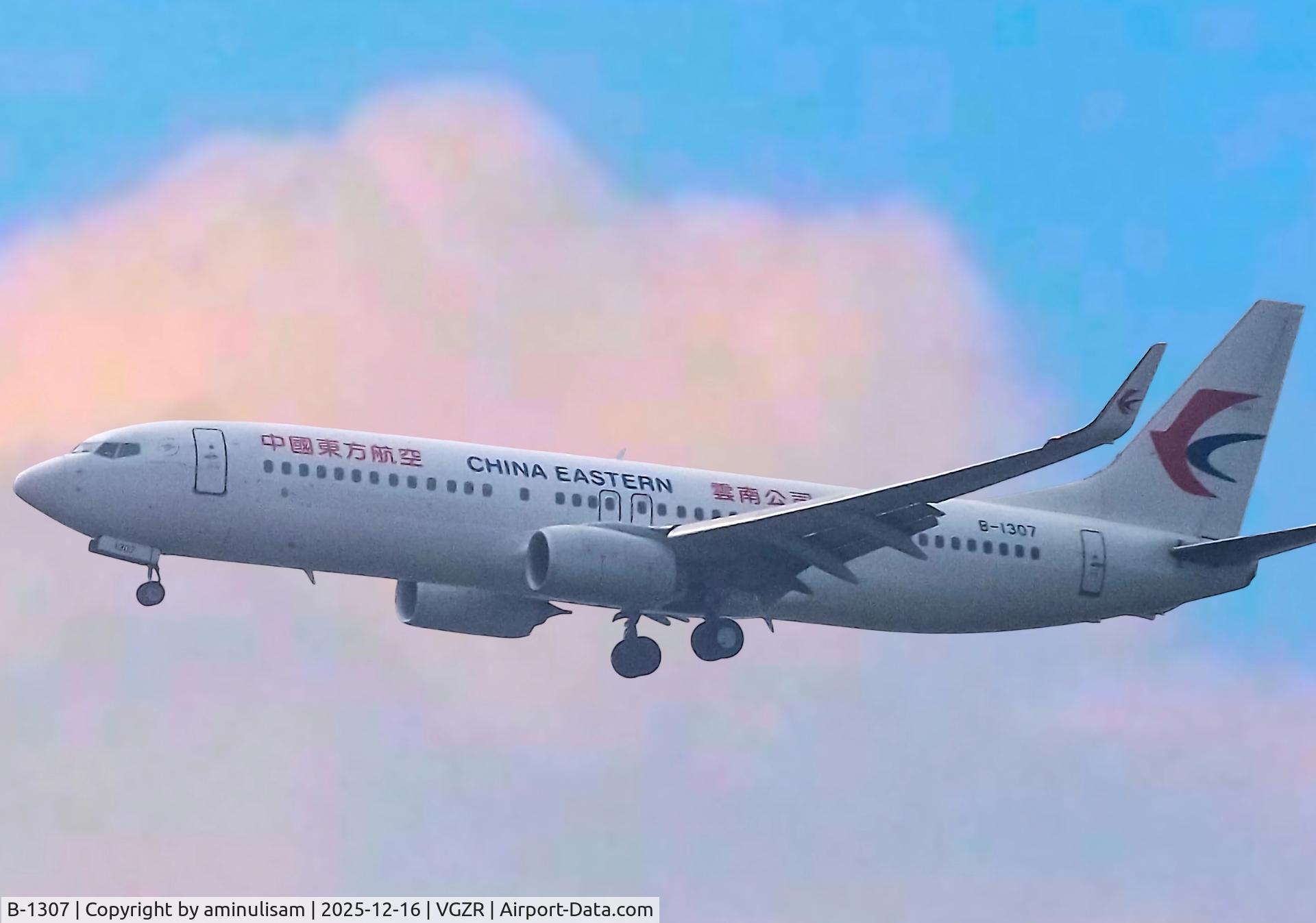 B-1307, 2017 Boeing boeing 737 C/N 63761, Before sunset