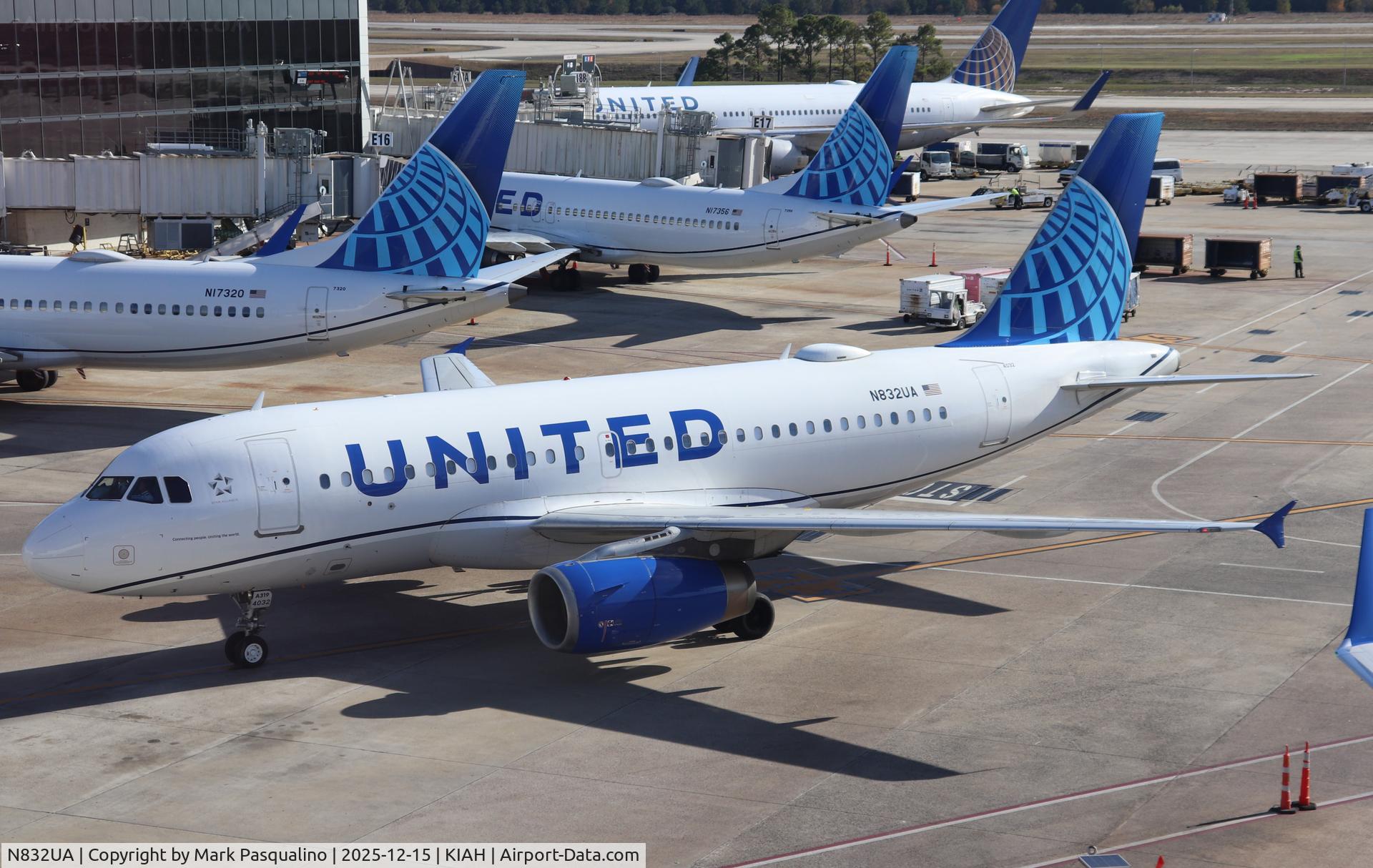 N832UA, 2000 Airbus A319-131 C/N 1321, Airbus A319-131