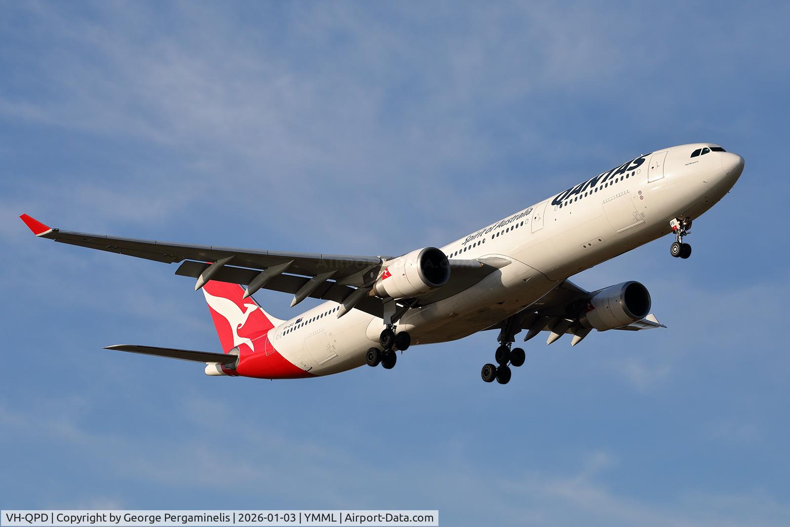 VH-QPD, 2004 Airbus A330-303 C/N 0574, Short final for runway 34.