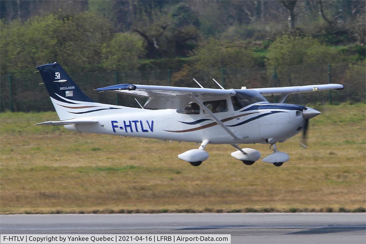 F-HTLV, 2008 Cessna 182T Skylane Skylane C/N 182-82130, Cessna 182T Skylane, Landing rwy 07R, Brest-Bretagne airport (LFRB-BES)