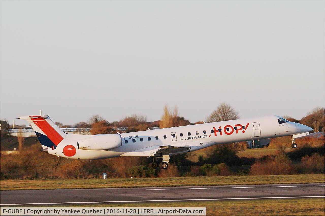 F-GUBE, 2002 Embraer ERJ-145LR (EMB-145LR) C/N 145668, Embraer ERJ-145LR, Landing rwy 07R, Brest-Bretagne airport (LFRB-BES)