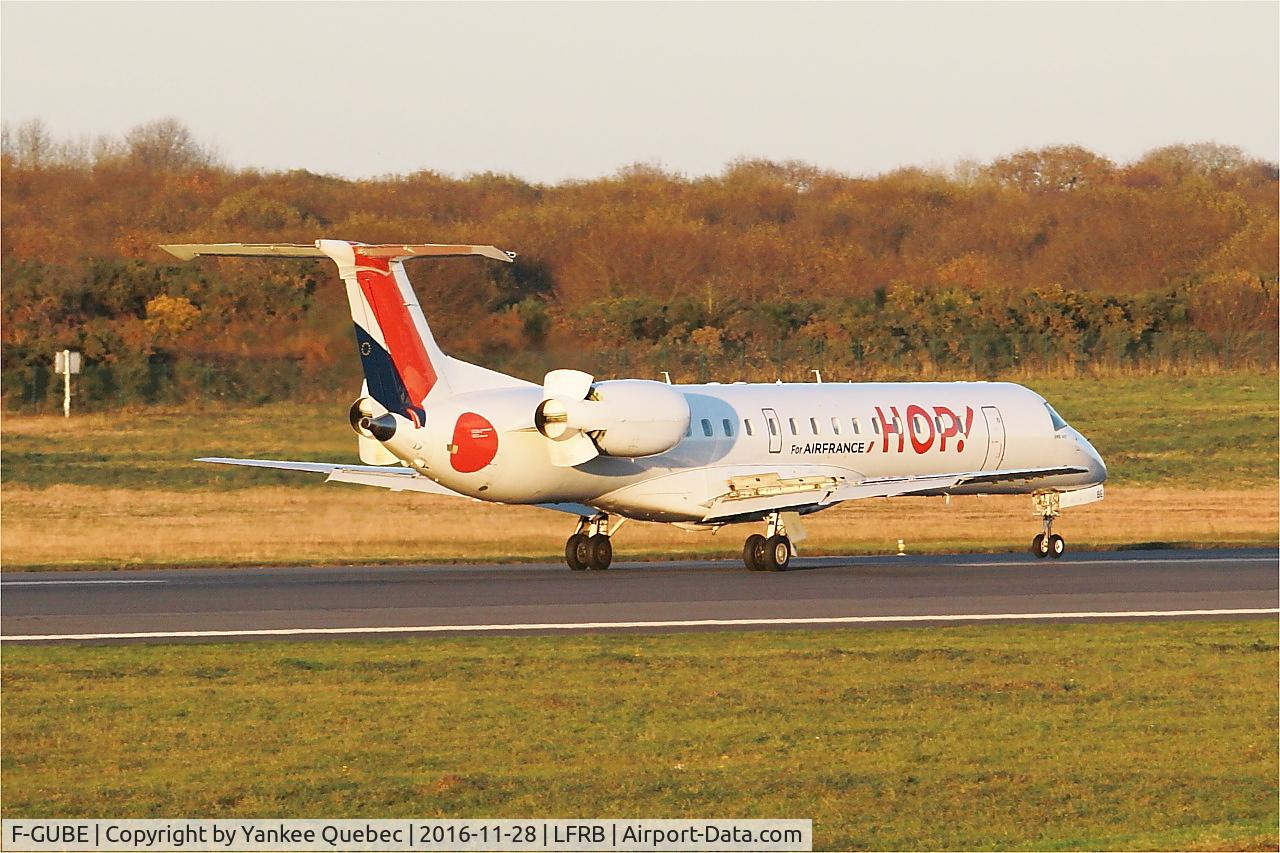 F-GUBE, 2002 Embraer ERJ-145LR (EMB-145LR) C/N 145668, Embraer ERJ-145LR, Landing rwy 07R, Brest-Bretagne airport (LFRB-BES)
