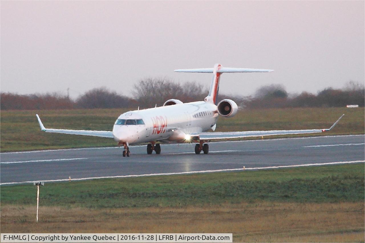 F-HMLG, 2011 Bombardier CRJ-1000EL NG (CL-600-2E25) C/N 19012, Bombardier CRJ-1000EL NG, Landing rwy 25L, Brest-Bretagne airport (LFRB-BES)
