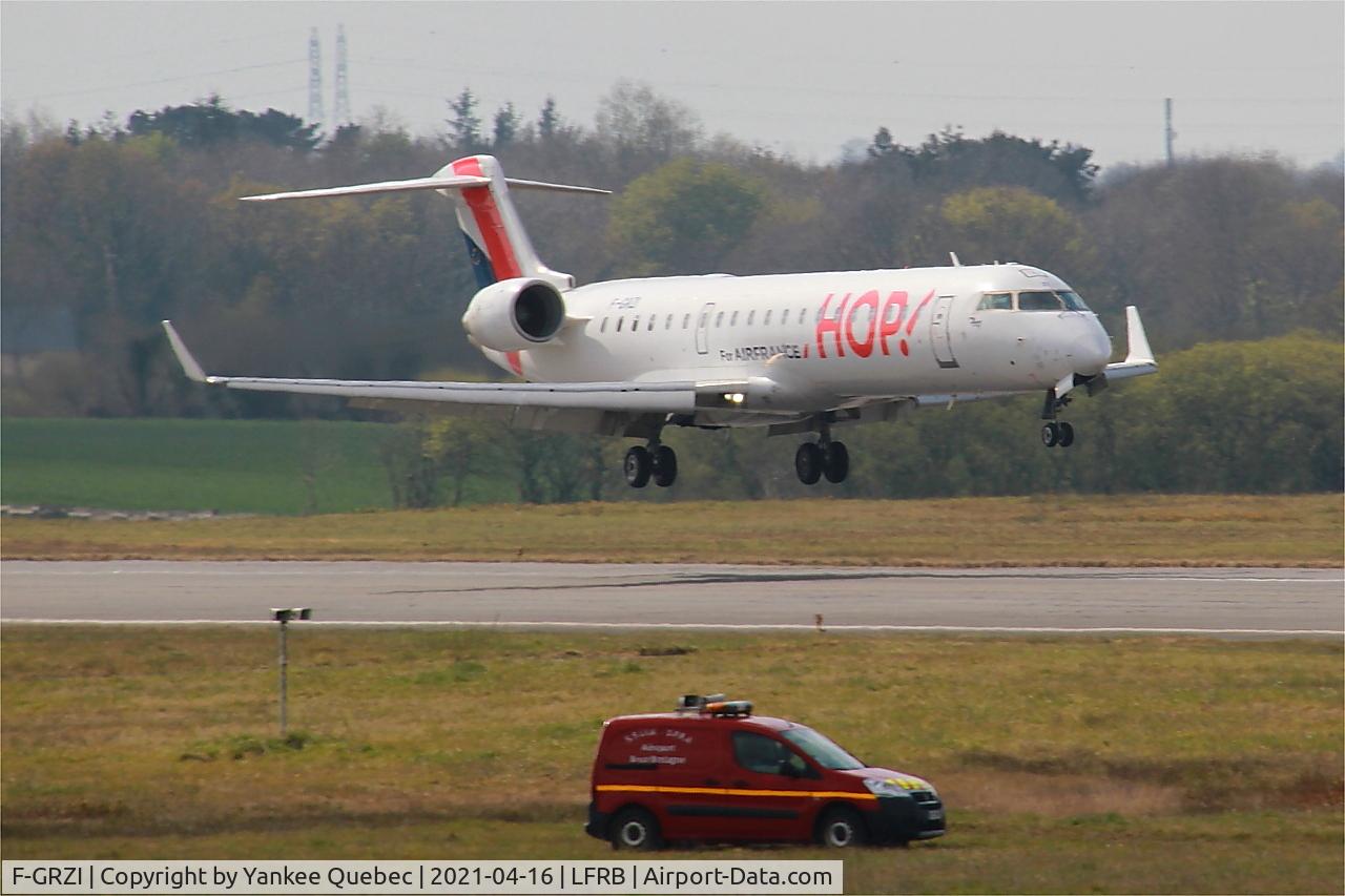 F-GRZI, Canadair CRJ-702 (CL-600-2C10) Regional Jet C/N 10093, Canadair Regional Jet CRJ-702, Landing rwy 07R, Brest-Bretagne Airport (LFRB-BES)