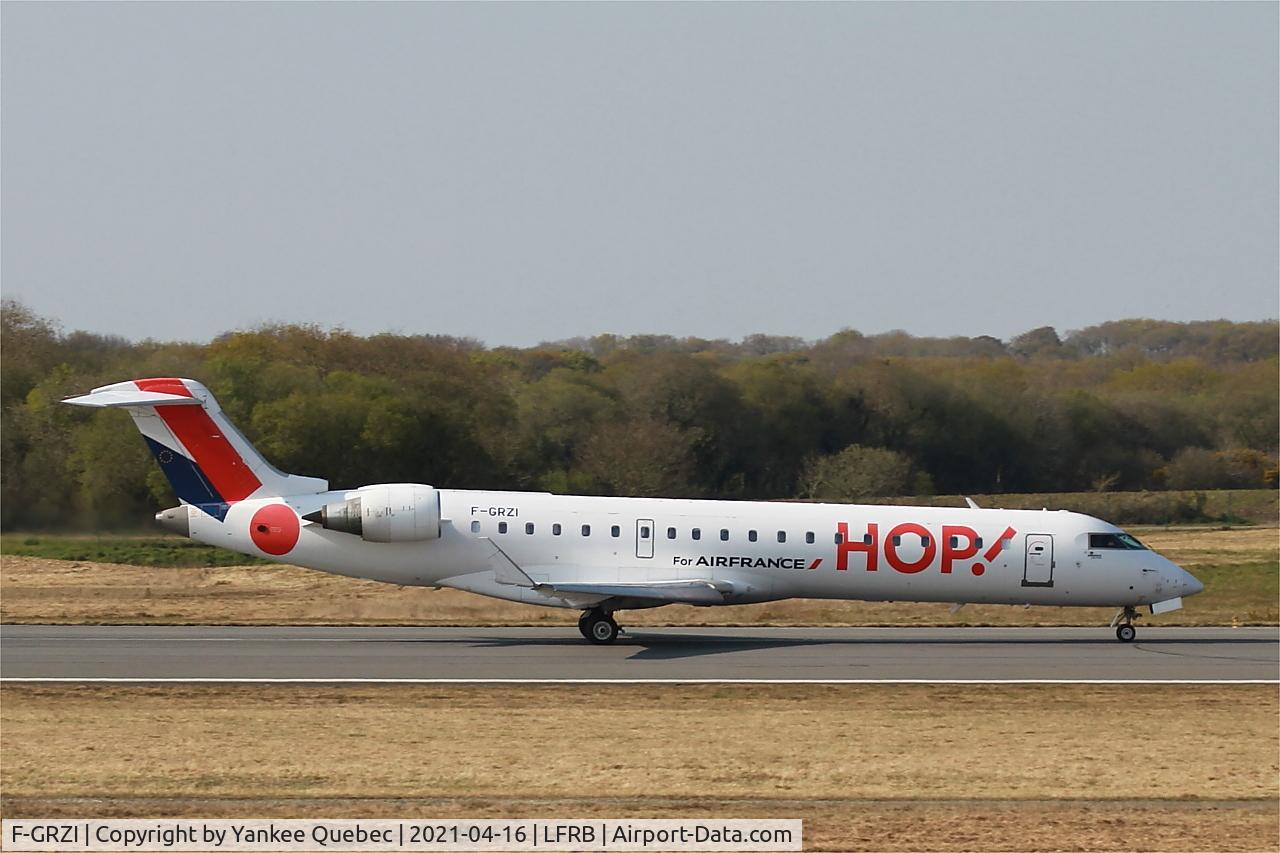 F-GRZI, Canadair CRJ-702 (CL-600-2C10) Regional Jet C/N 10093, Canadair Regional Jet CRJ-702, Take off run rwy 07R, Brest-Bretagne Airport (LFRB-BES)
