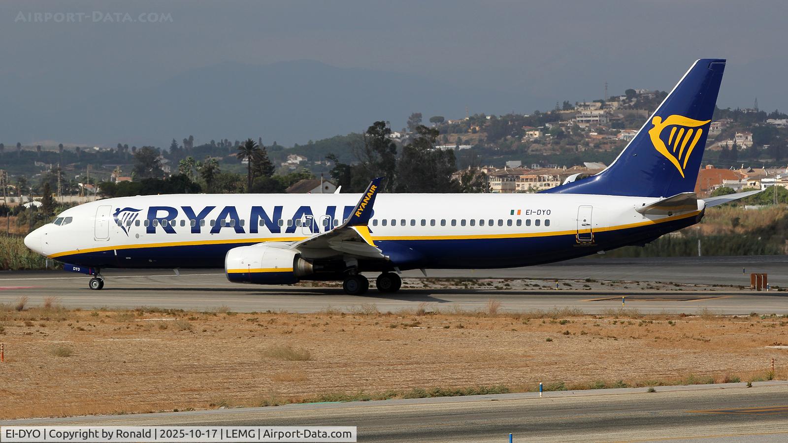EI-DYO, 2008 Boeing 737-8AS C/N 33636, at agp