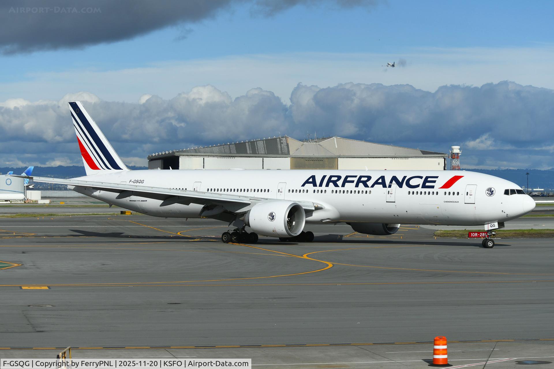 F-GSQG, 2004 Boeing 777-328/ER C/N 32850, Arrival of Air France B773