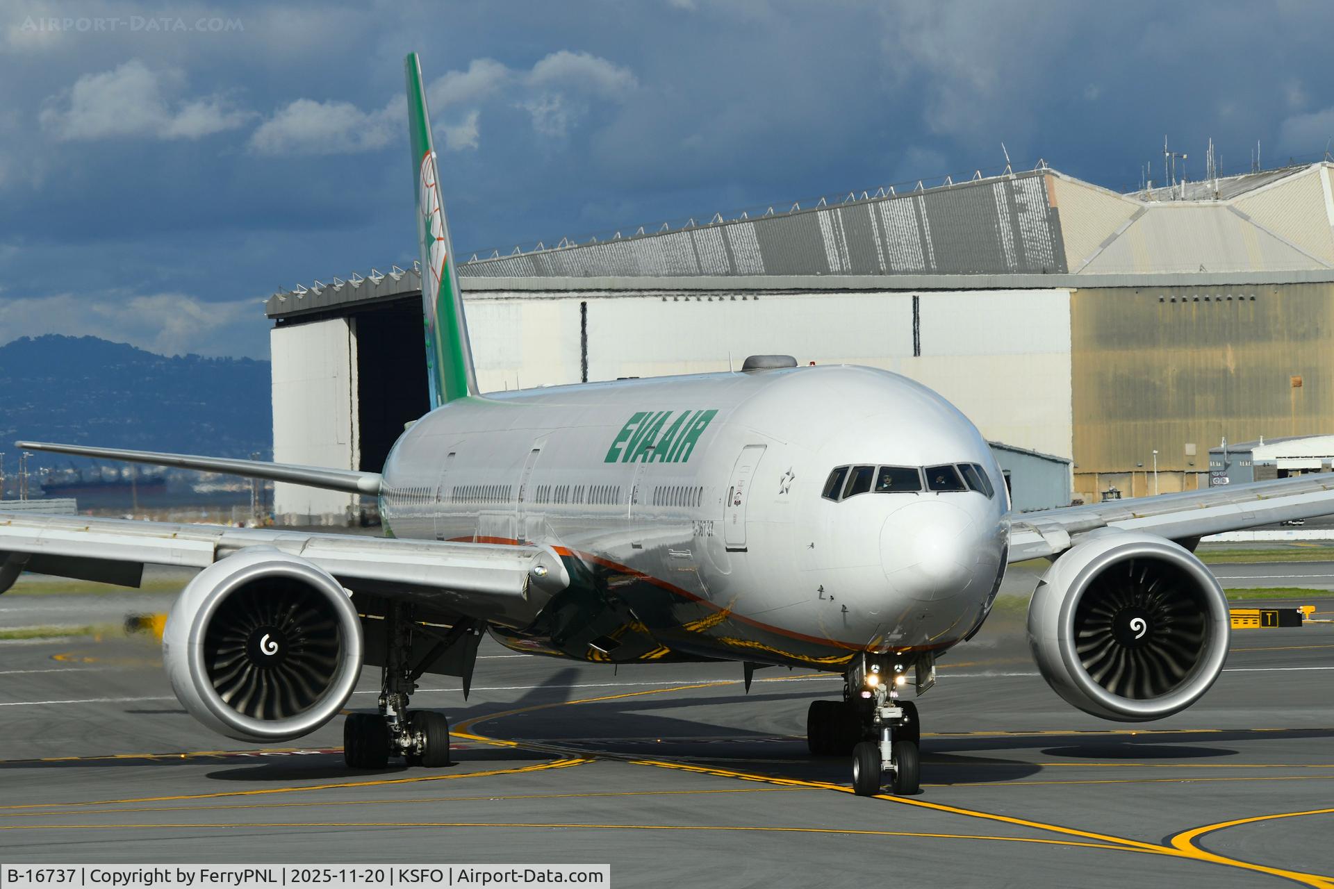 B-16737, 2017 Boeing 777-3AL/ER C/N 61770, EVA Air B773 arriving in SFO