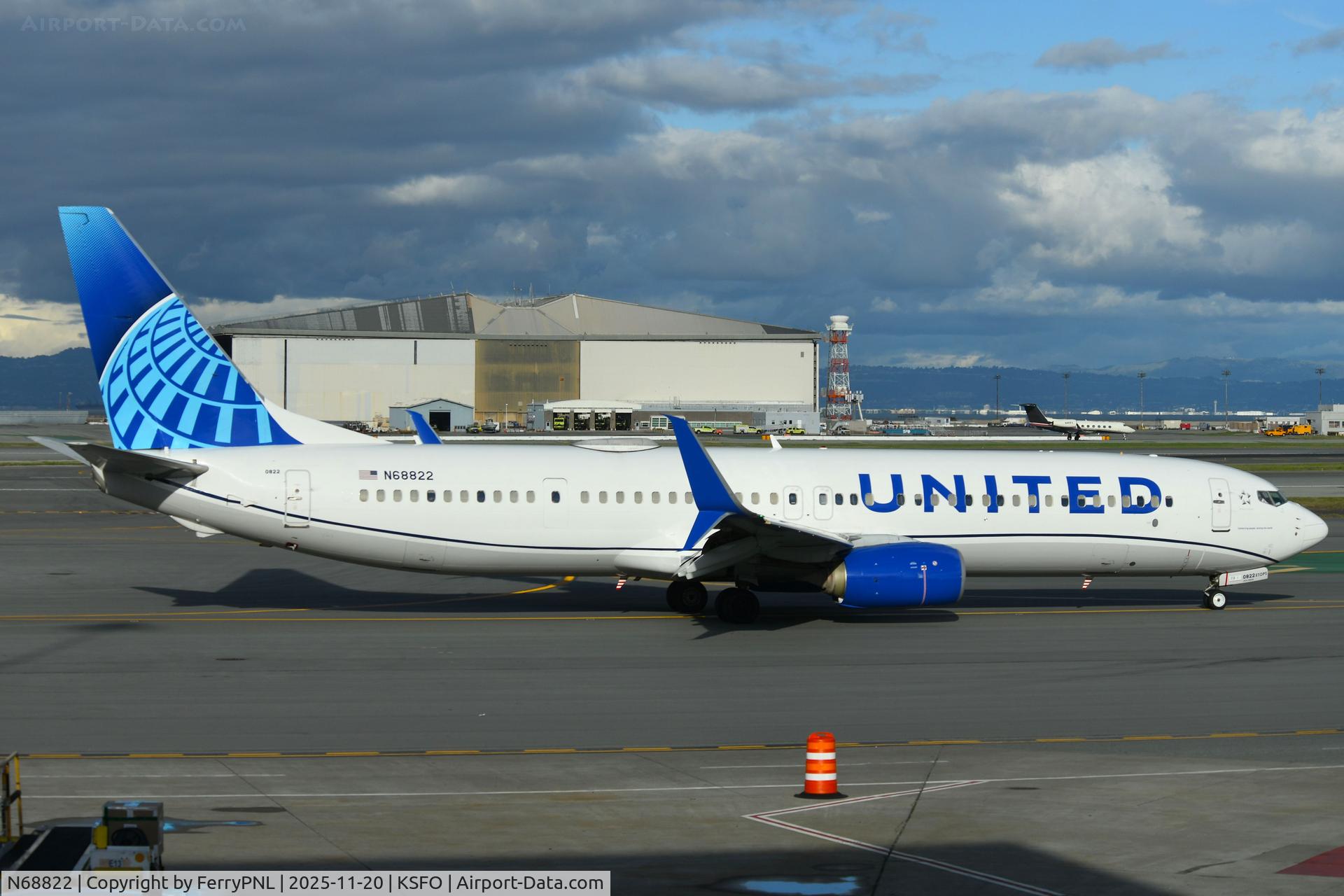 N68822, 2014 Boeing 737-924/ER C/N 42178, United B739