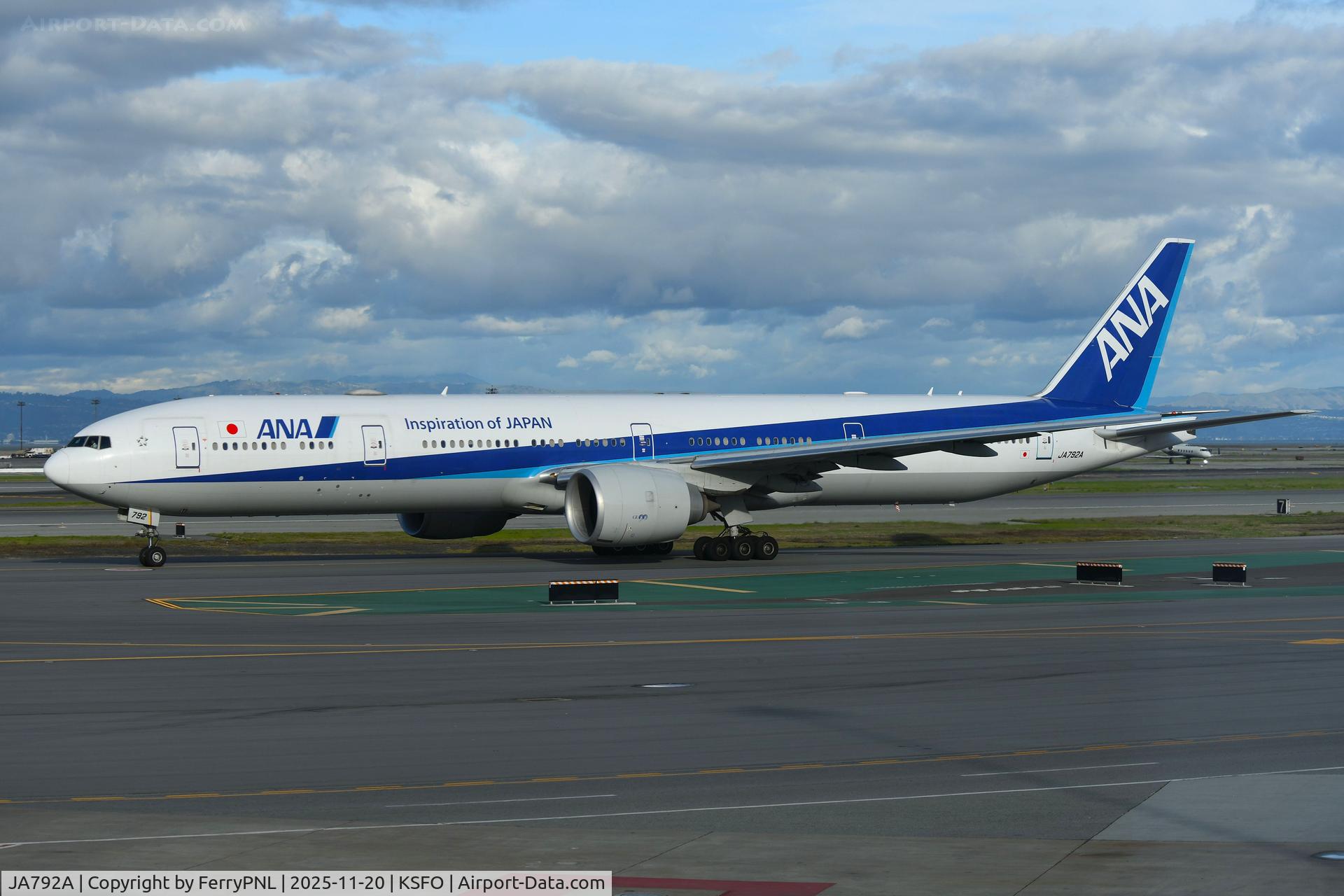 JA792A, 2015 Boeing 777-381/ER C/N 60381, Arrival of ANA B773