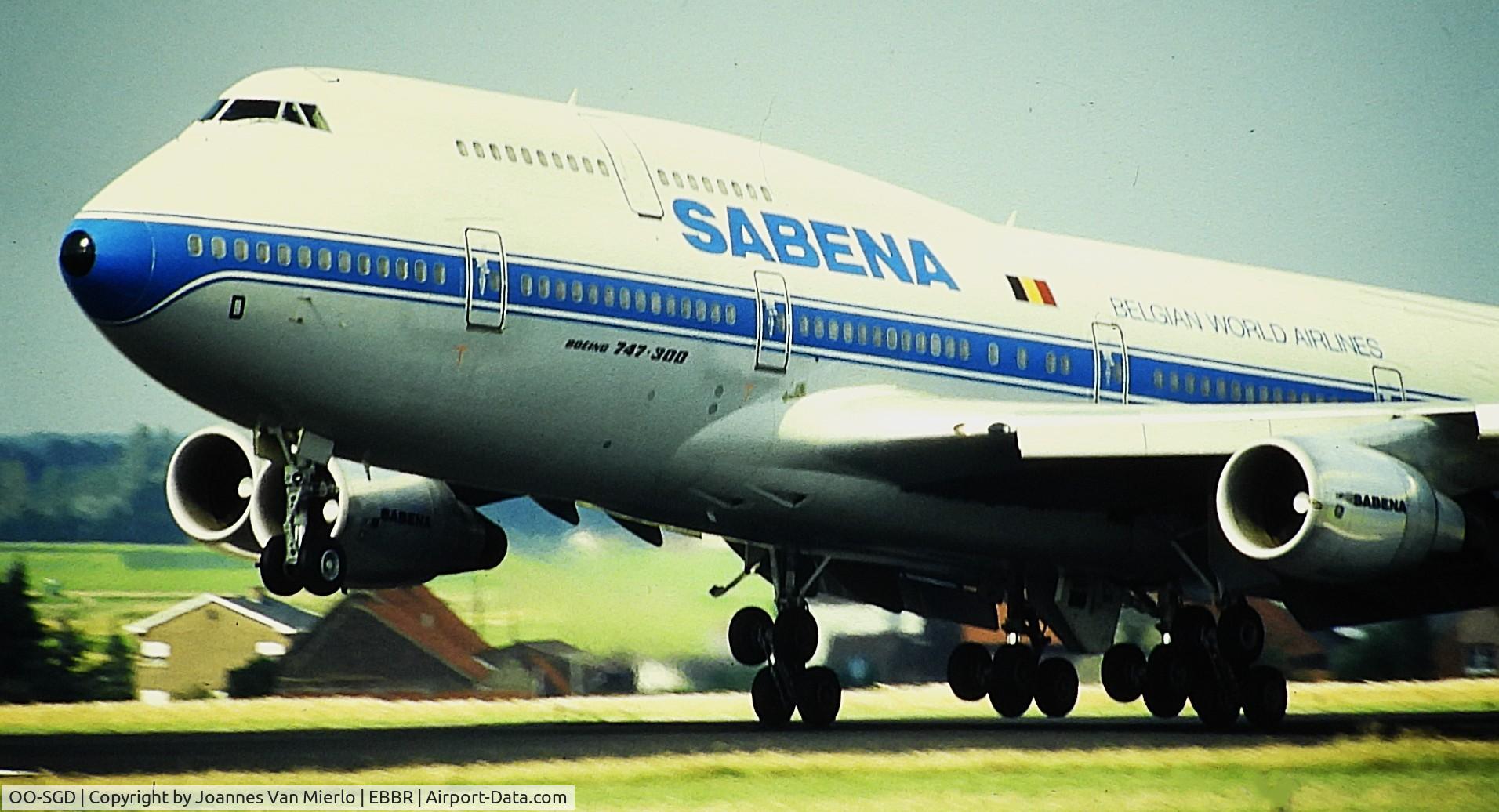 OO-SGD, 1990 Boeing 747-329M/SF C/N 24837/810, Touching down rwy 25L at Brussels ex-slide