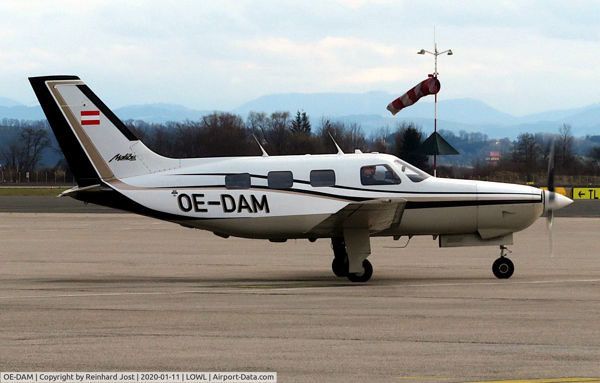OE-DAM, 1986 Piper PA-46-310P Malibu Malibu C/N 46-8608030, Preparing for taxiing at Linz-Hoersching, Austria