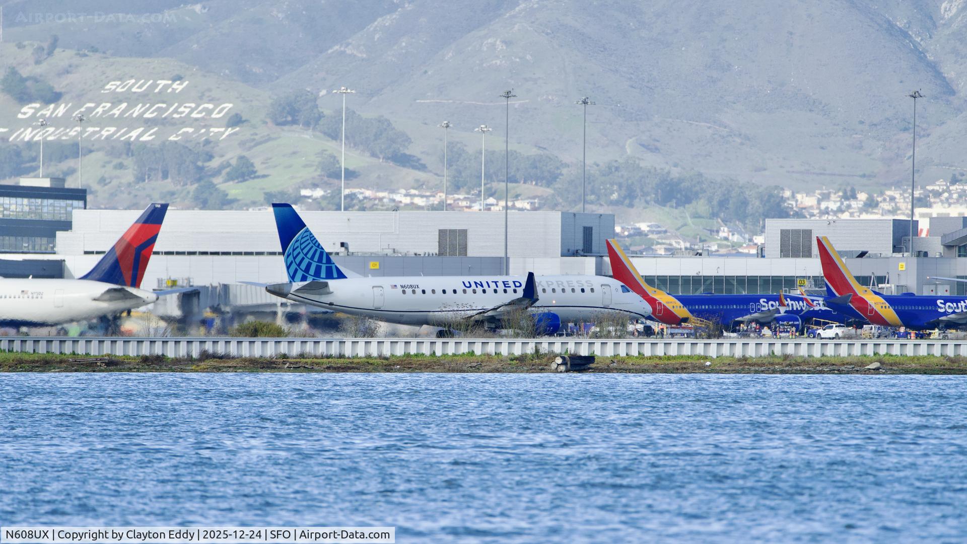 N608UX, 2019 Embraer 175LR (ERJ-170-200LR) C/N 17000806, SFO 2025