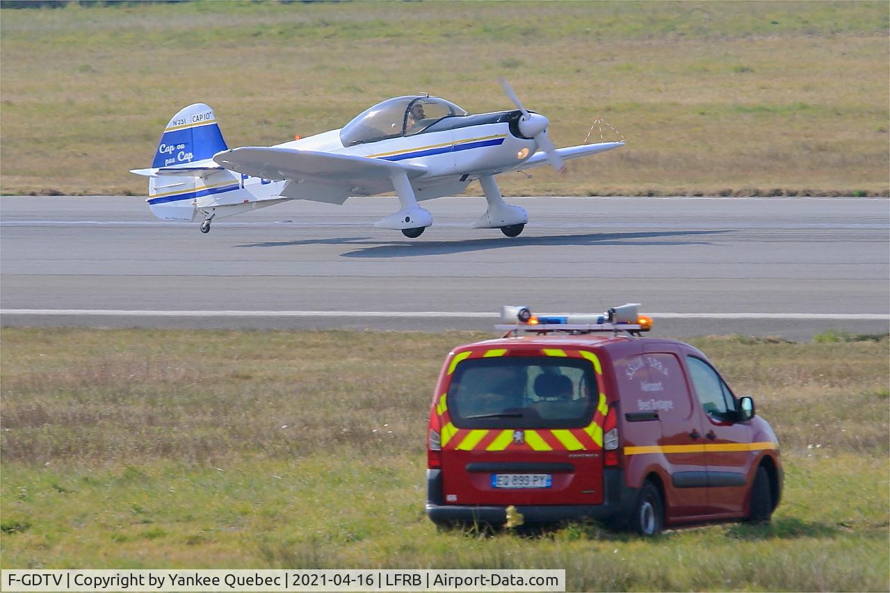 F-GDTV, Mudry CAP-10B C/N 231, CAP 10 B, Taxiing rwy 07R, Brest-Bretagne airport (LFRB-BES)