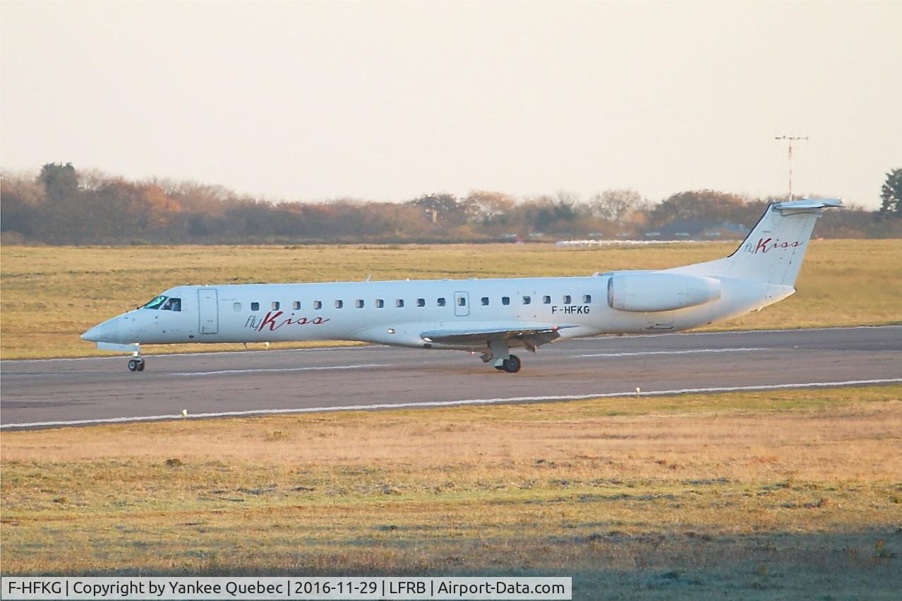 F-HFKG, 2000 Embraer ERJ-145LR (EMB-145LR) C/N 145253, Embraer ERJ-145LR, Taxiing to holding point rwy 07R, Brest-Bretagne Airport (LFRB-BES)