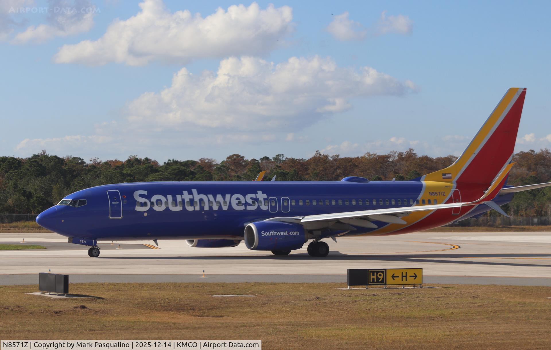 N8571Z, 2018 Boeing 737-8H4 C/N 36957, Boeing 737-8H4