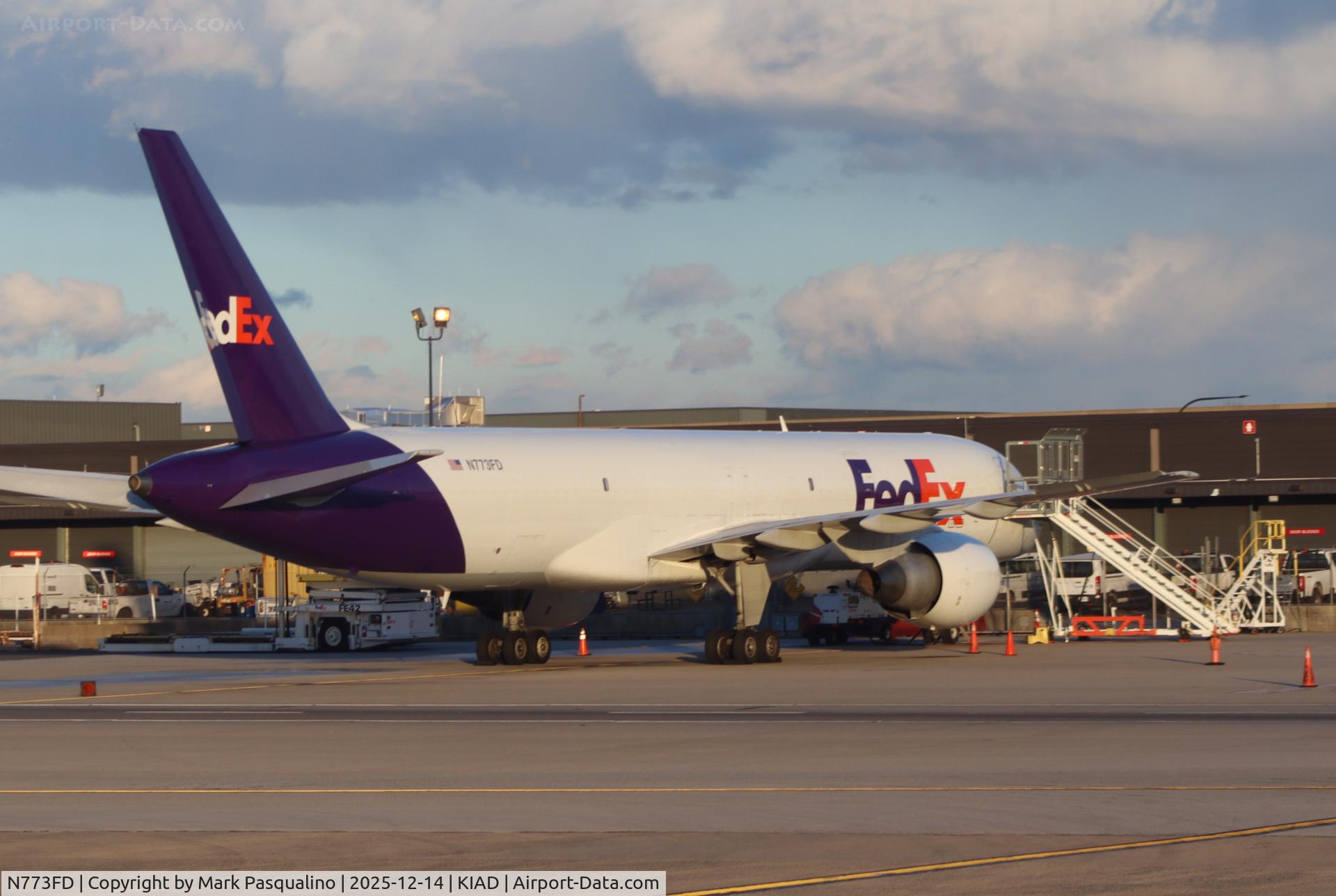 N773FD, 1990 Boeing 757-222 C/N 24872, Boeing 757-222