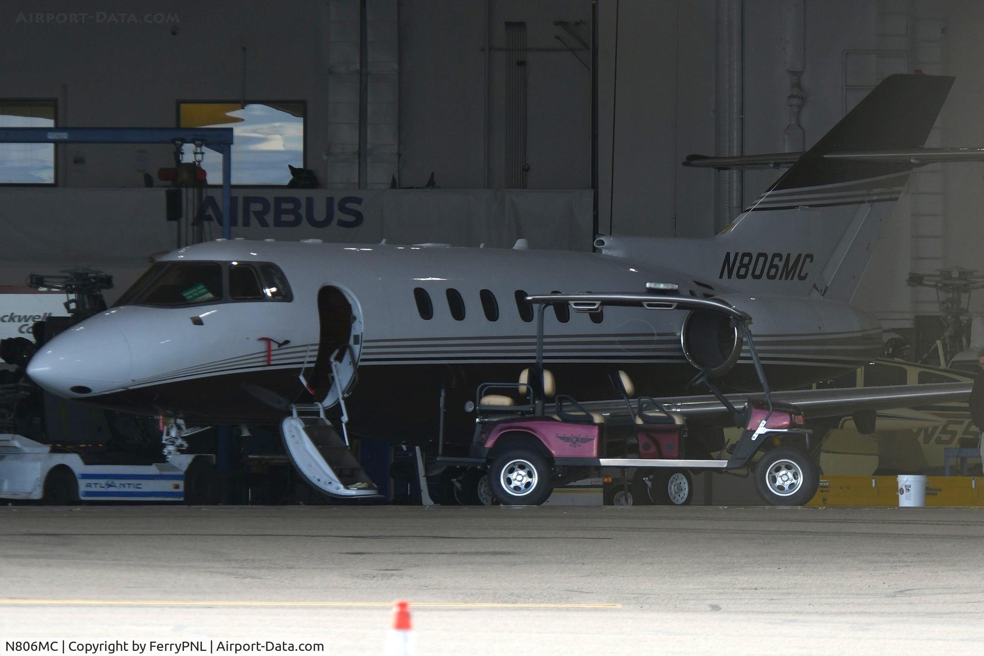 N806MC, 2007 Hawker 850XP C/N 258831, MCS Leasing HS850XP tugged away in the hangar