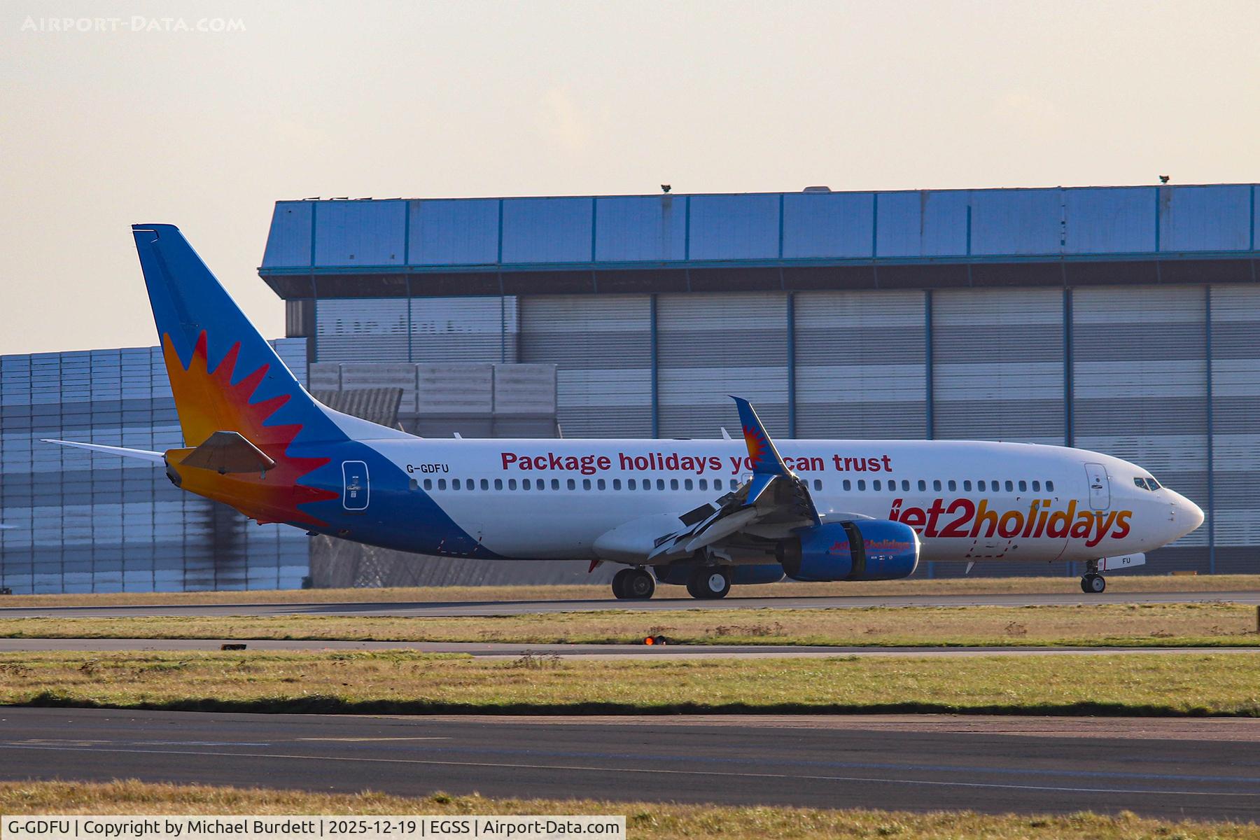G-GDFU, 2001 Boeing 737-8K5 C/N 30416, Arriving Stansted