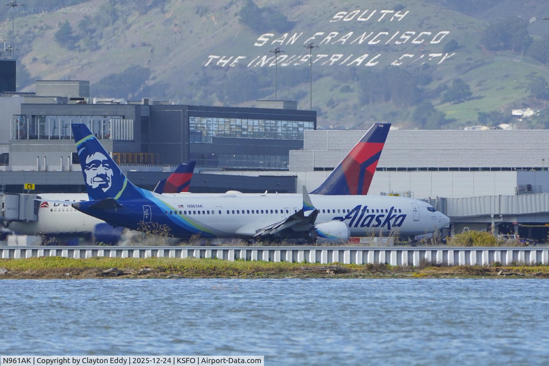N961AK, 2023 Boeing 737 MAX 9 C/N 63562, SFO 2025