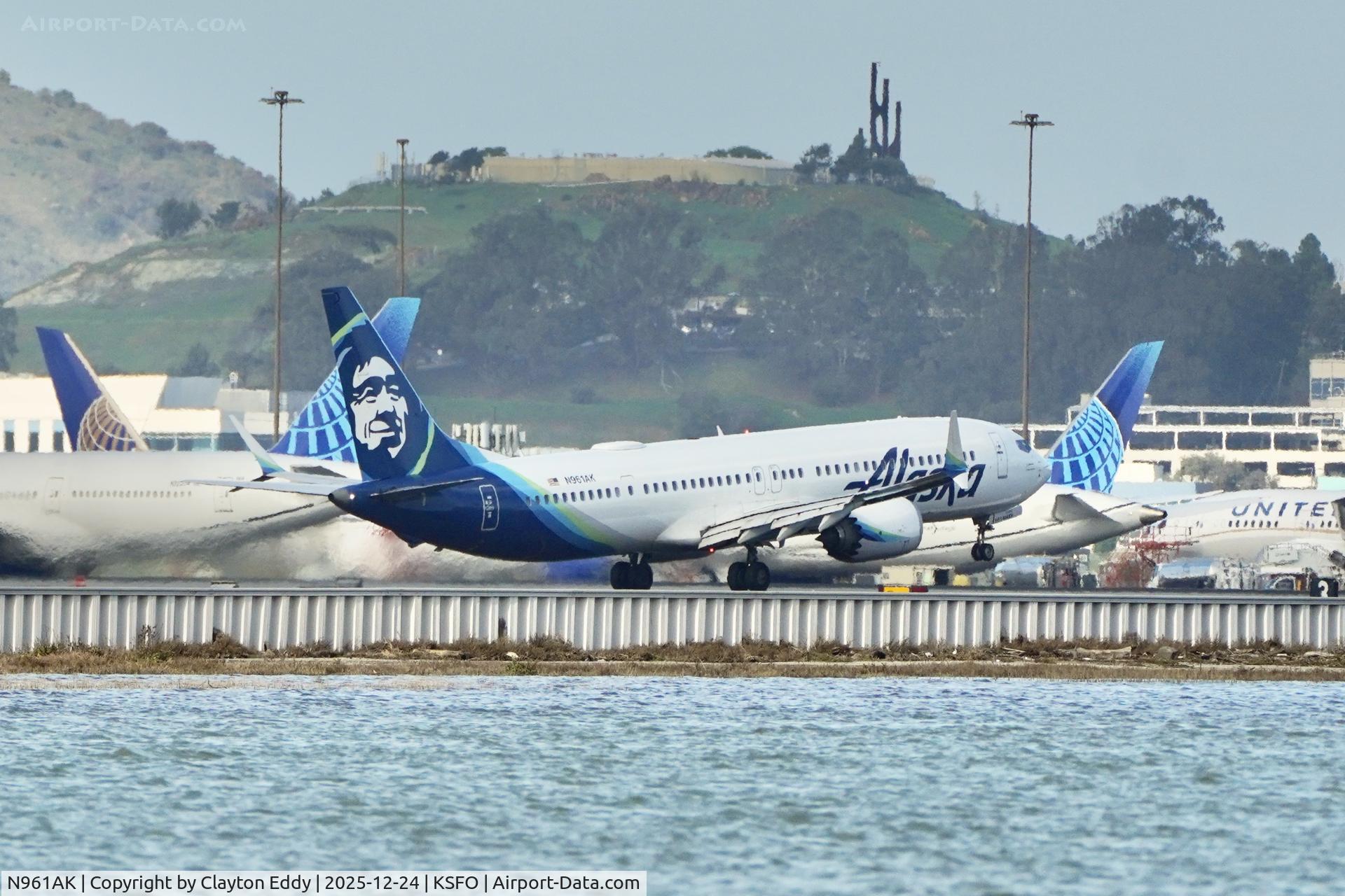 N961AK, 2023 Boeing 737 MAX 9 C/N 63562, SFO 2025