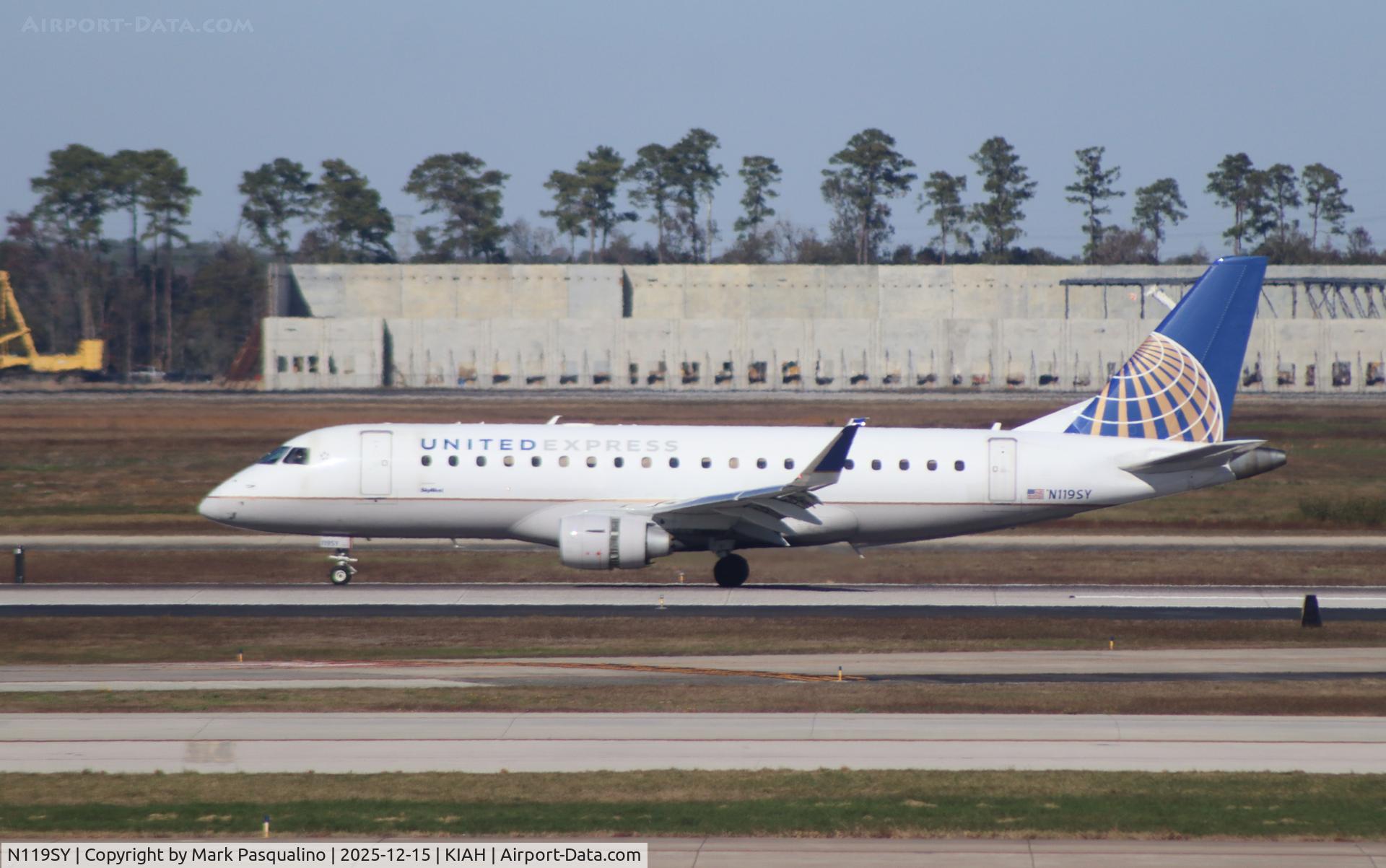 N119SY, 2014 Embraer 175LR (ERJ-170-200LR) C/N 17000421, ERJ-170-200LR