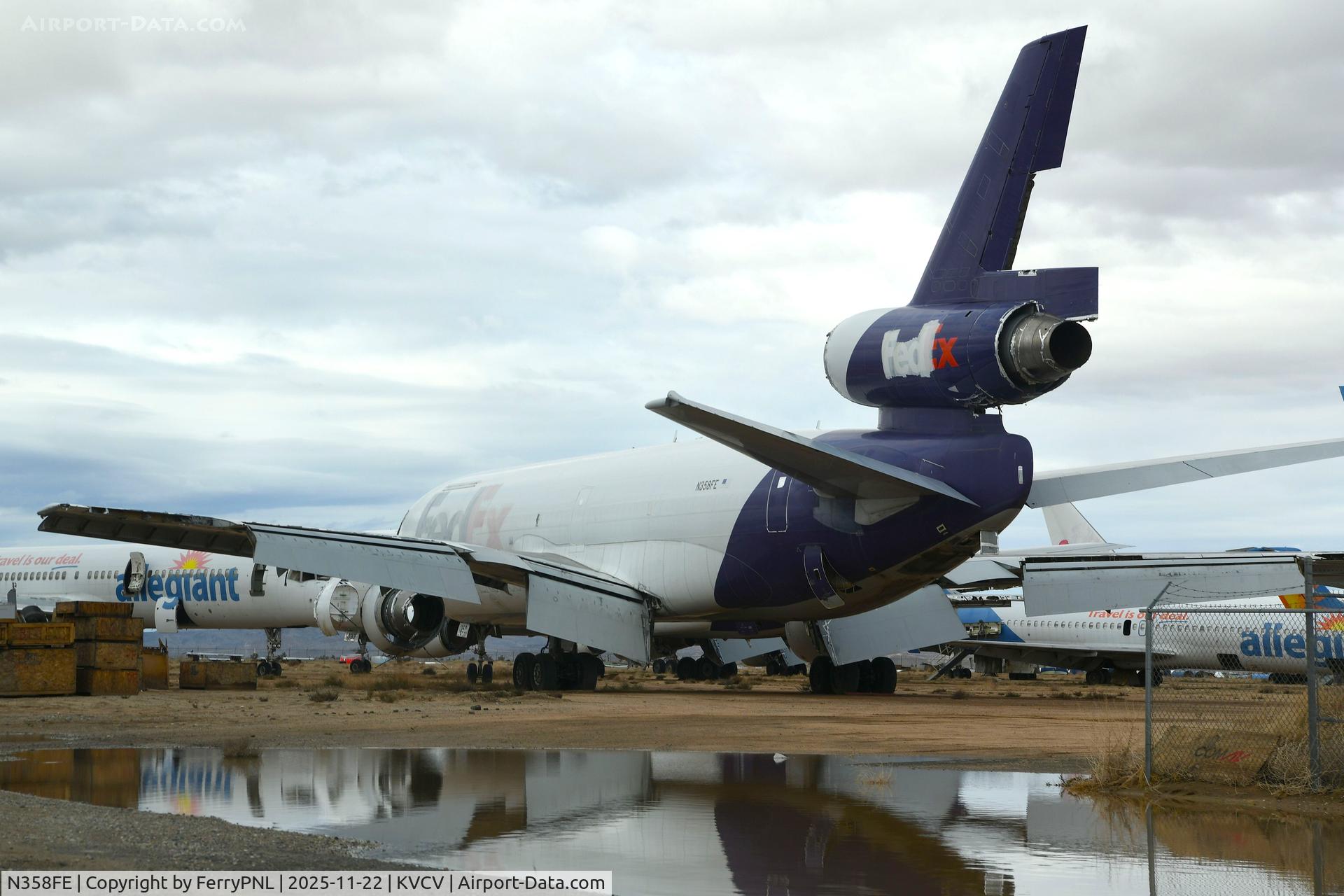 N358FE, 1979 McDonnell Douglas MD-10-10F C/N 46633, Fedex MD10F stored
