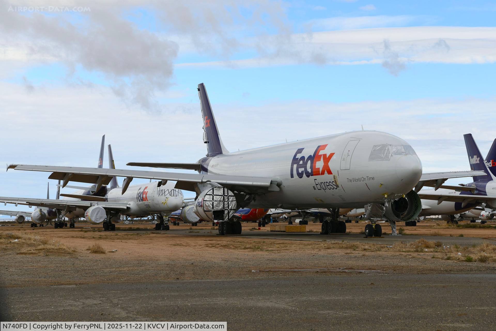 N740FD, 1990 Airbus A300B4-622R(F) C/N 559, Fedex A306F in storage