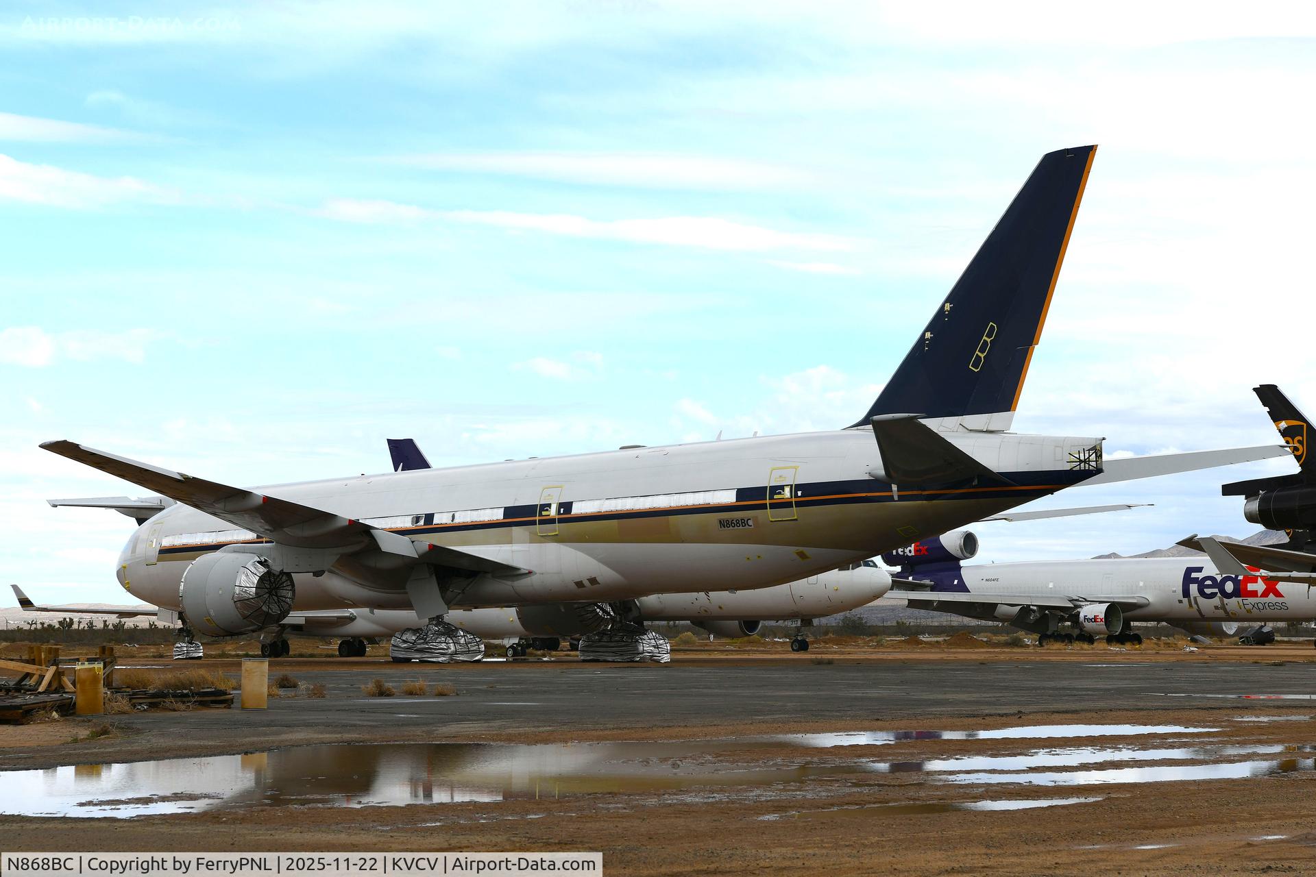 N868BC, 2002 Boeing 777-212ER C/N 32316, Former Singapore B772 isn't going anywhere