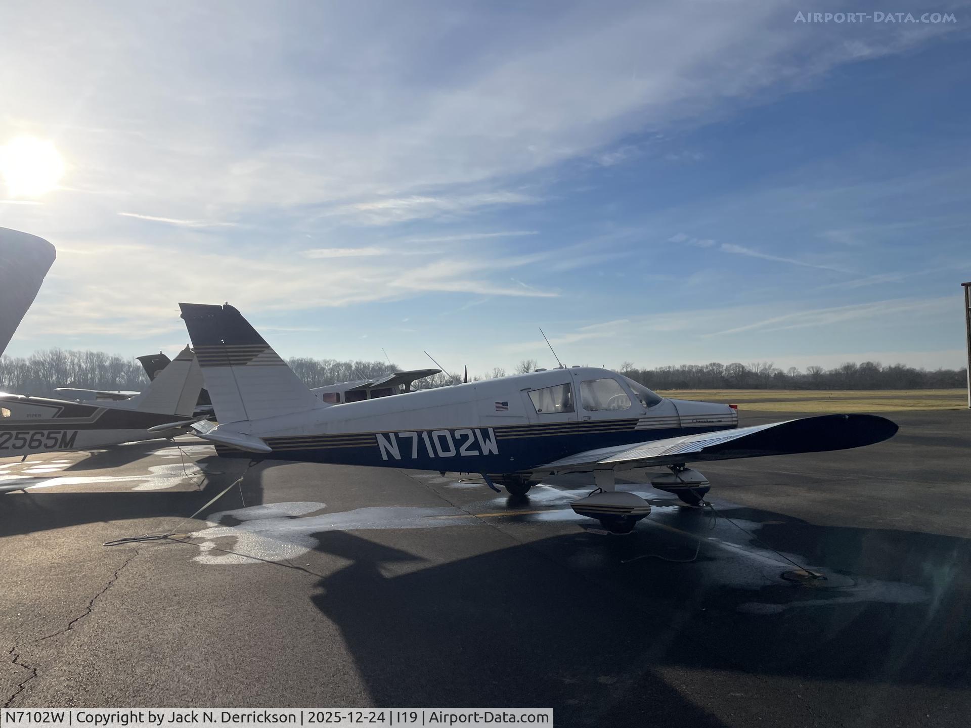 N7102W, 1962 Piper PA-28-180 C/N 28-889, Cherokee