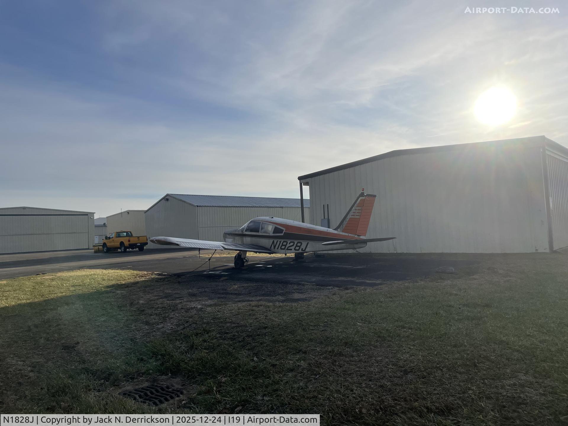 N1828J, 1968 Piper PA-28-140 C/N 28-24260, PA-28