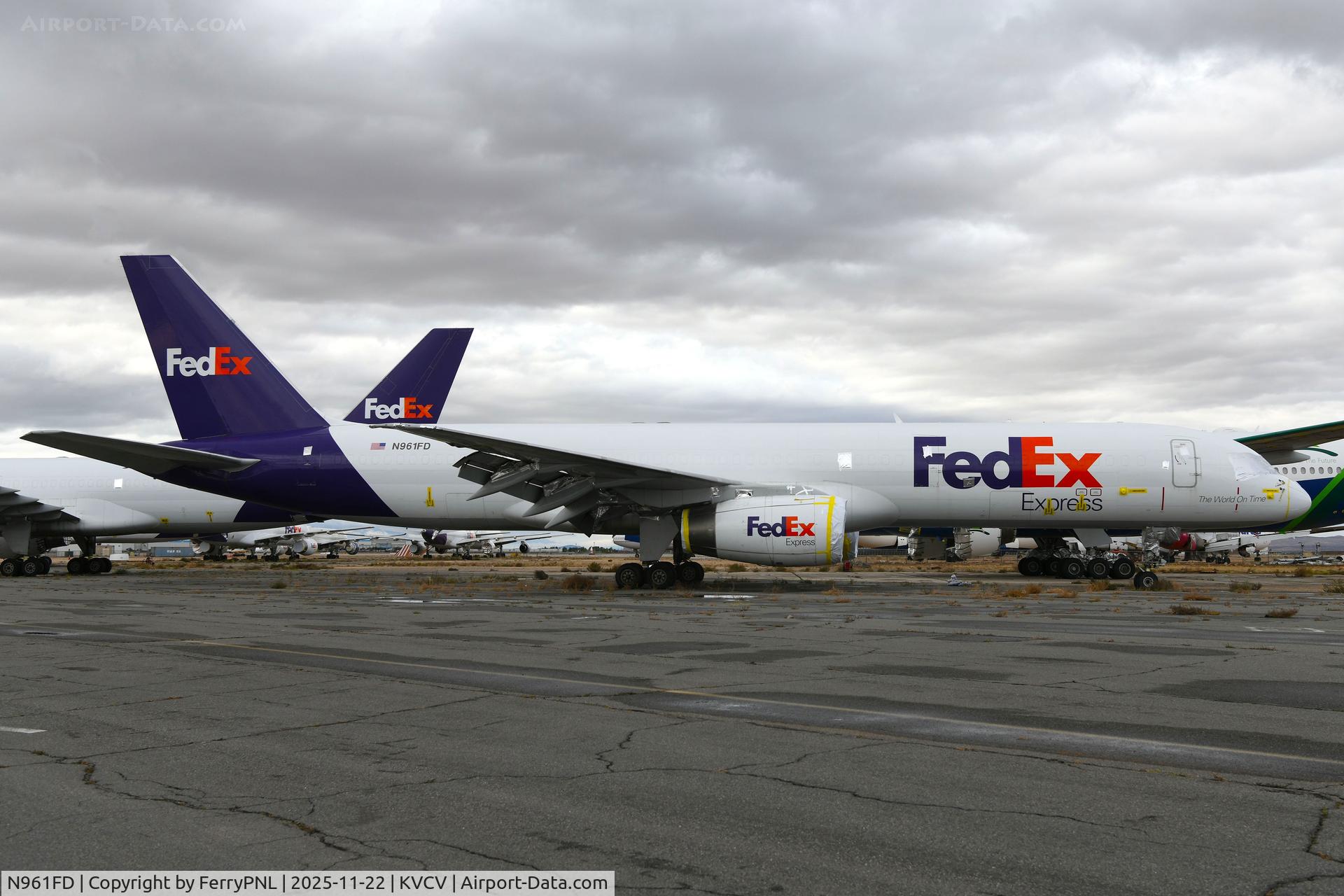 N961FD, 1991 Boeing 757-2Y0 C/N 25268, Fedex B752F put aside at VCV