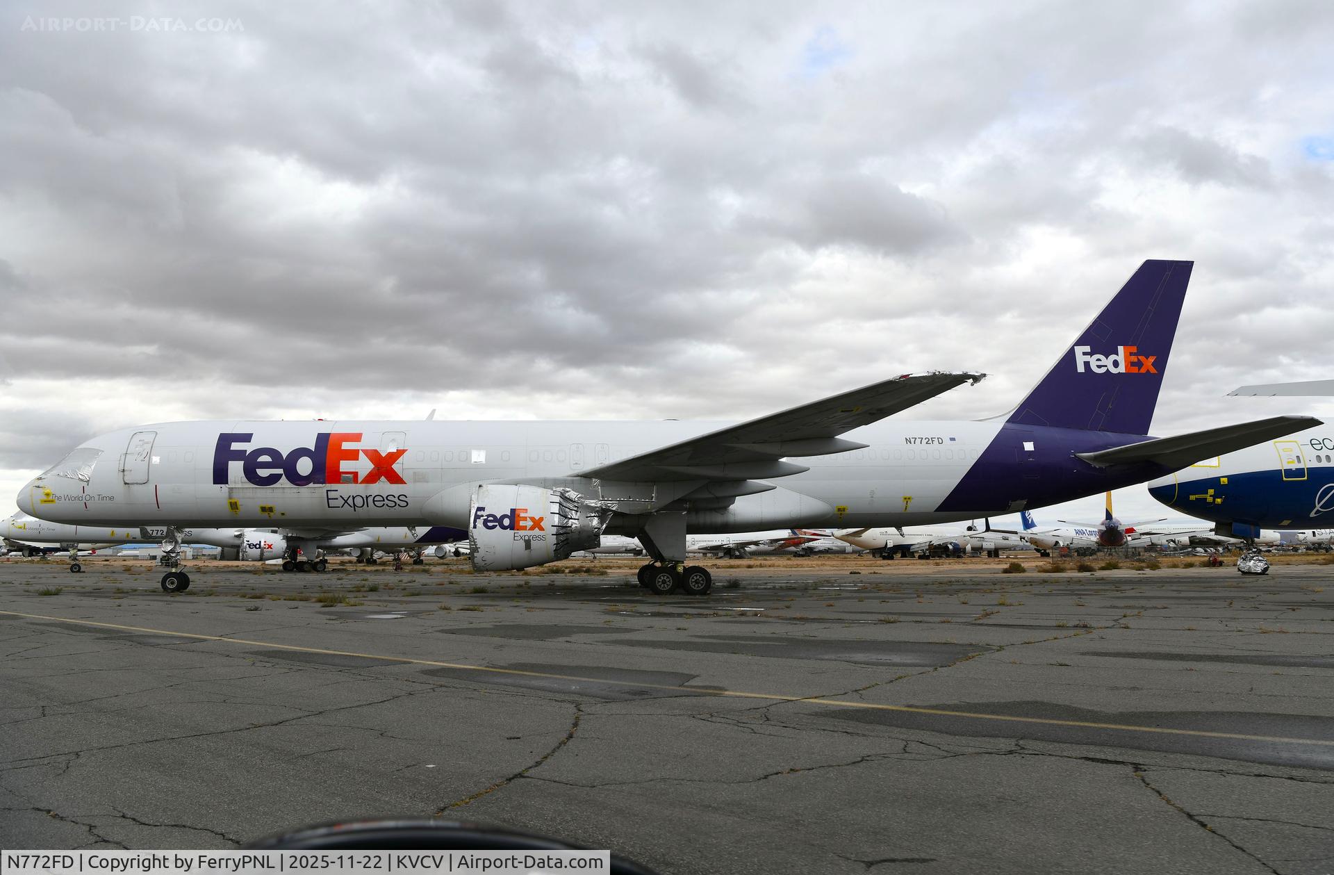N772FD, 1990 Boeing 757-222F C/N 24840, Fedex stored this B752F