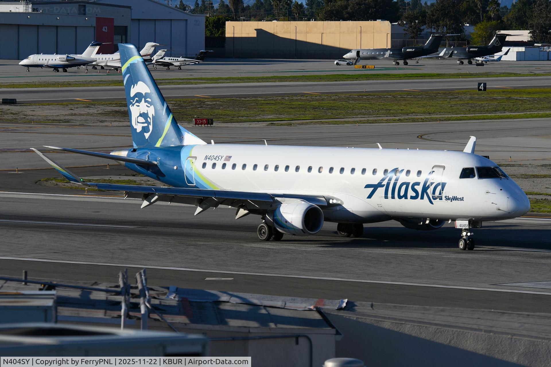 N404SY, 2018 Embraer 175LR (ERJ-170-200LR) C/N 17000739, Alaska ERJ175 arriving in BUR