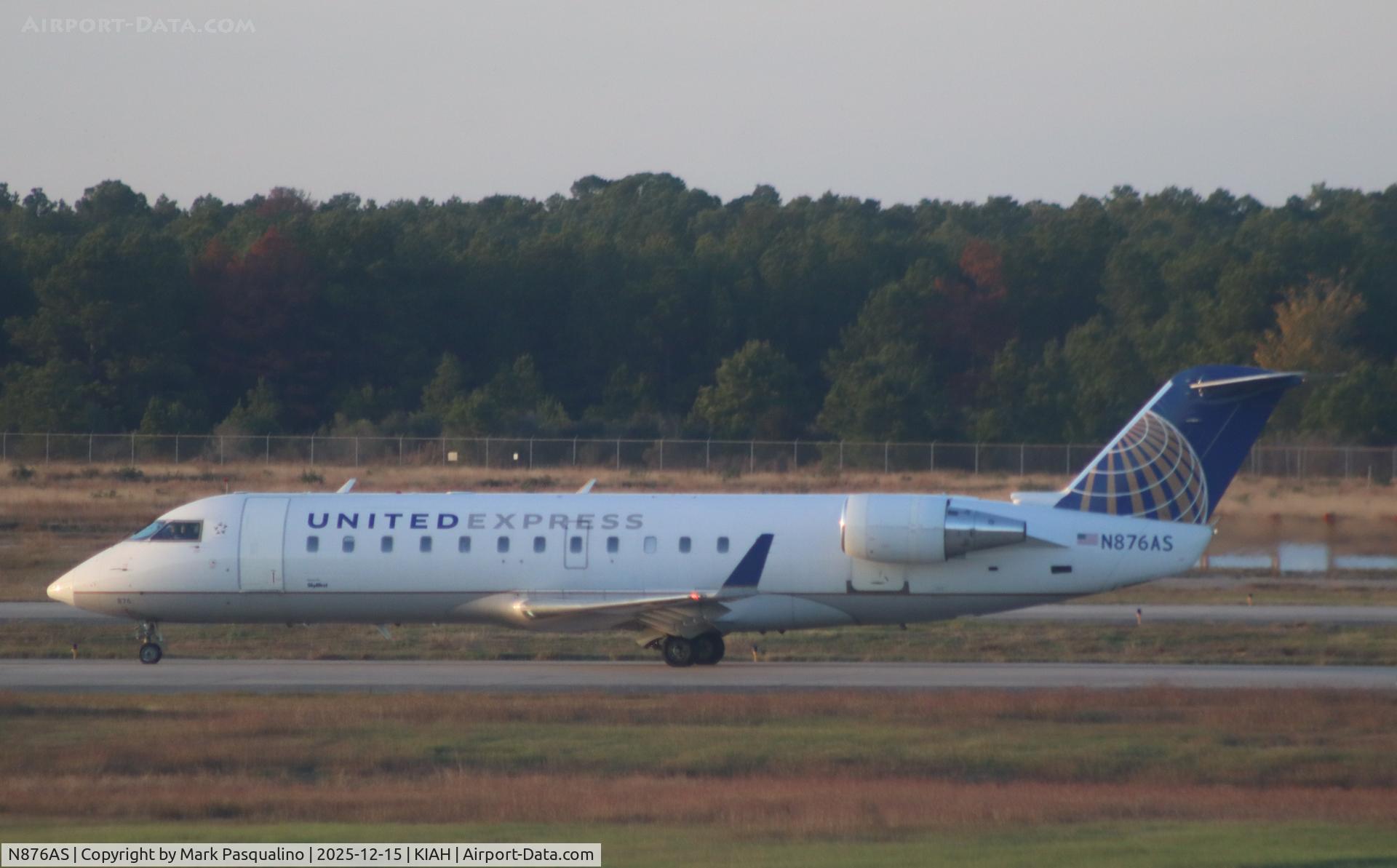 N876AS, 2001 Bombardier CRJ-200ER (CL-600-2B19) C/N 7576, CL-600-2B19