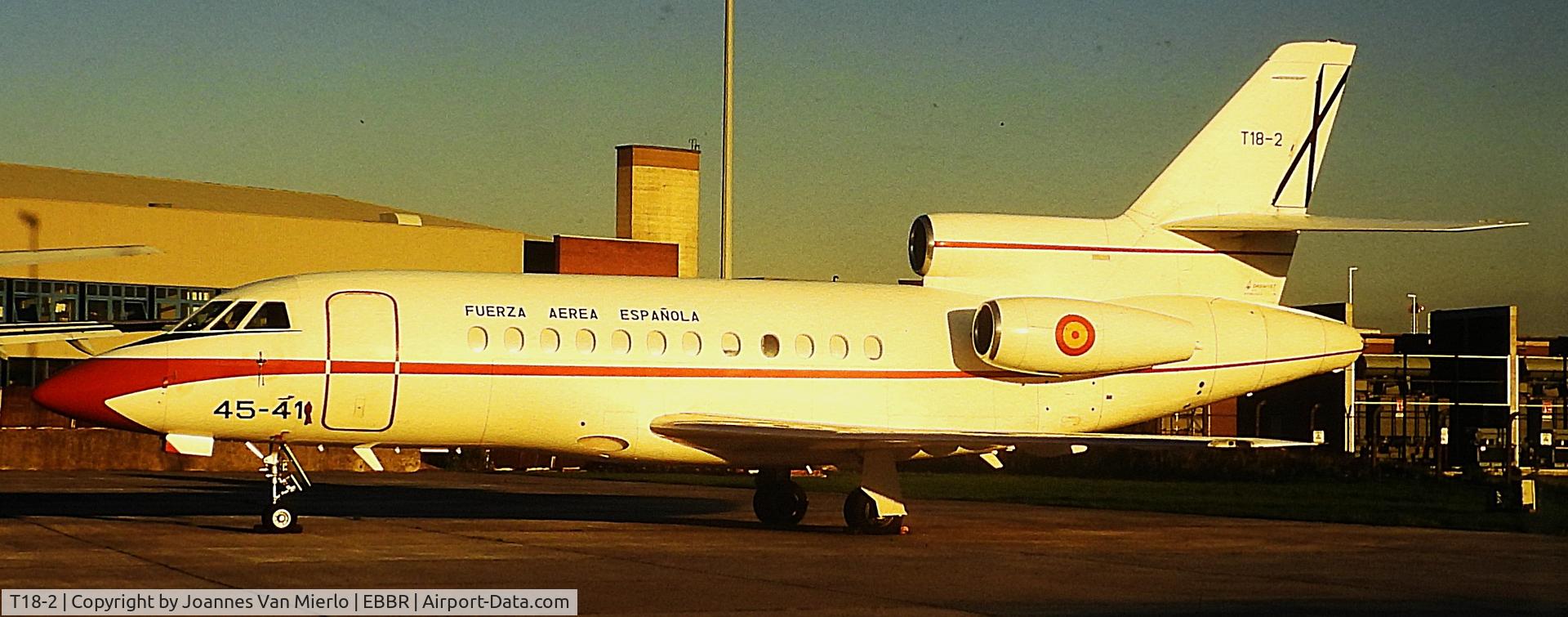 T18-2, 1990 Dassault Falcon 900 C/N 90, ex-slide
