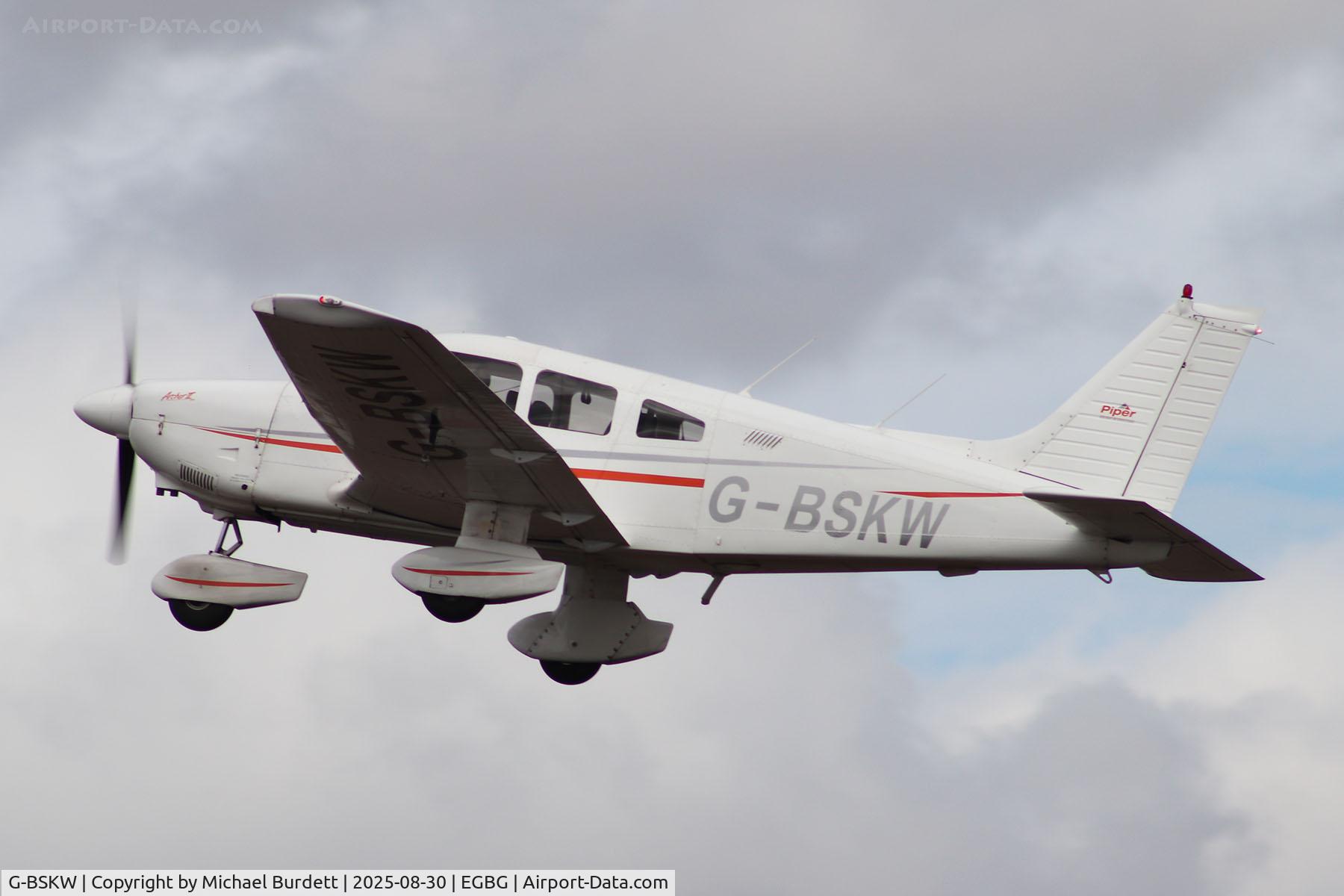 G-BSKW, 1989 Piper PA-28-181 Cherokee Archer II C/N 2890138, Departing