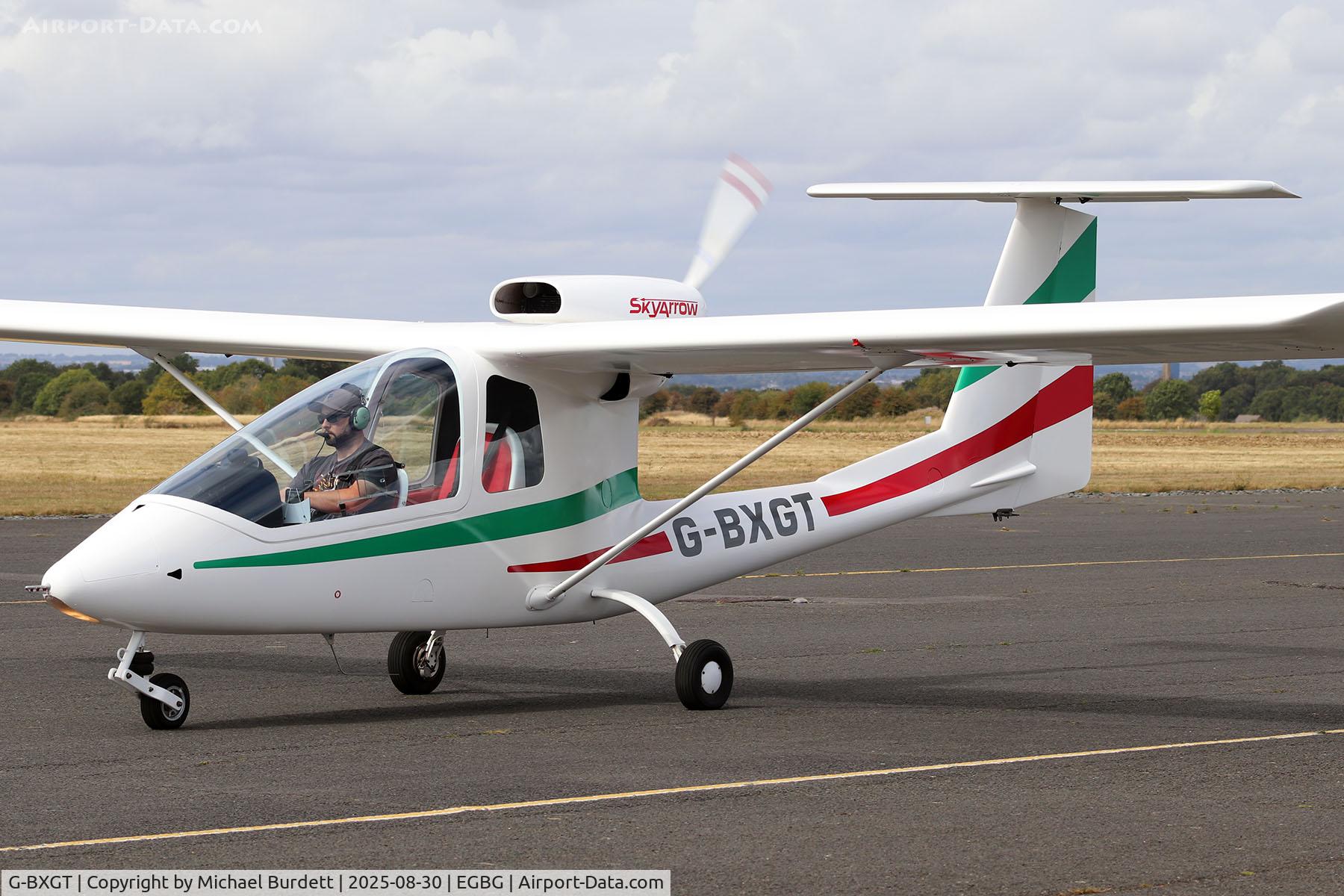 G-BXGT, 1997 Iniziative Industriali Italiane Sky Arrow 650TC C/N PFA 298-13085, Arriving