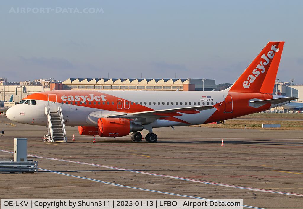OE-LKV, 2011 Airbus A319-111 C/N 4787, Parked in new c/s