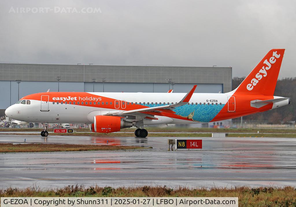 G-EZOA, 2014 Airbus A320-214 C/N 6412, Taking off from rwy 14L with special Easyjet Holidays c/s